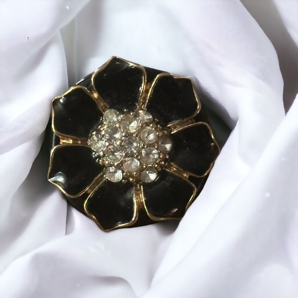 Other Black lucite rhinestone flower statement ring Size ONE SIZE - 1 Thumbnail