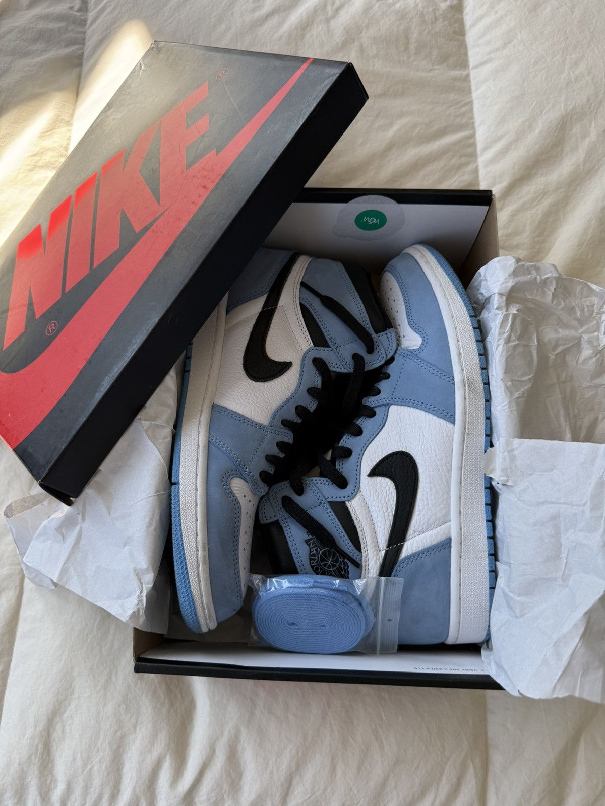 Jordan Brand Jordan 1 Retro High OG University Blue Size US 9.5 / EU 42-43 - 1 Thumbnail