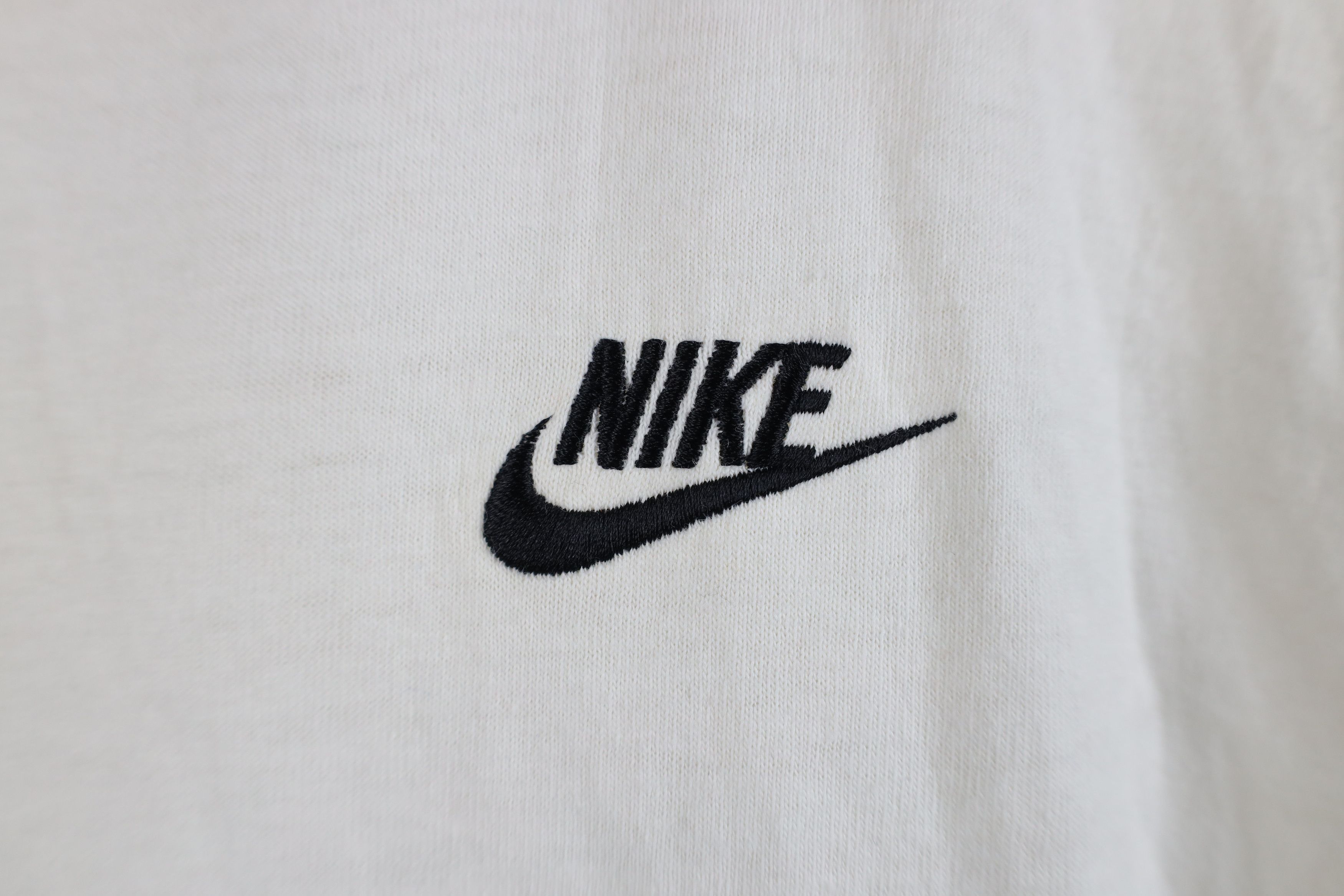 Nike Deadstock Vintage 90s Nike Scott Mini Swoosh T-Shirt White Size US L / EU 52-54 / 3 - 5 Thumbnail