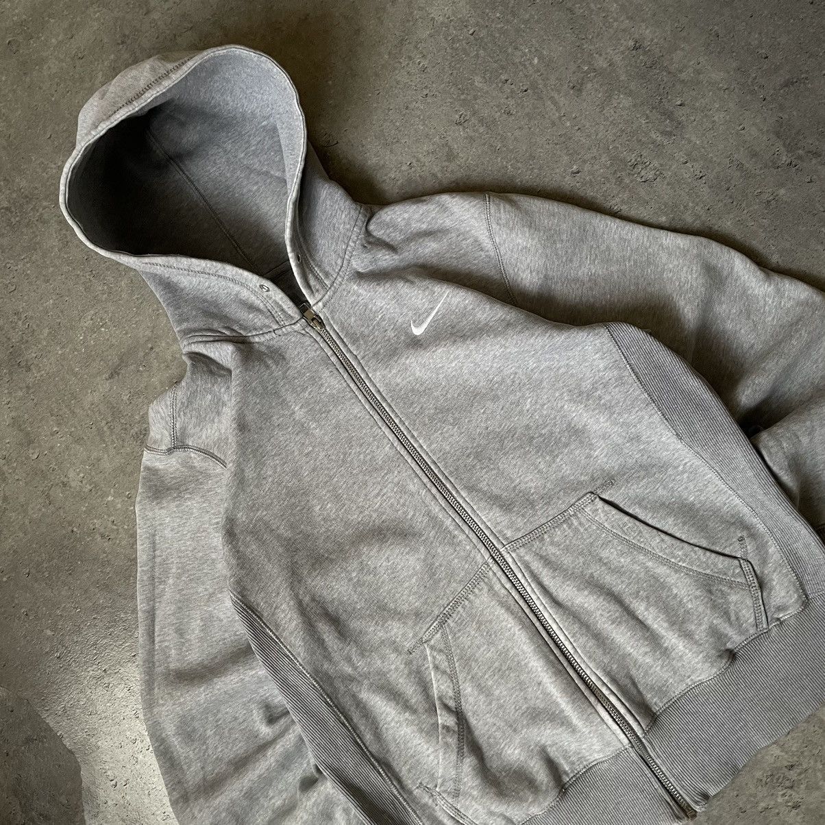 Nike × Vintage Vintage Nike 90s Basic Grey Zip-Up Hoodie Size US M / EU 48-50 / 2 - 2 Thumbnail