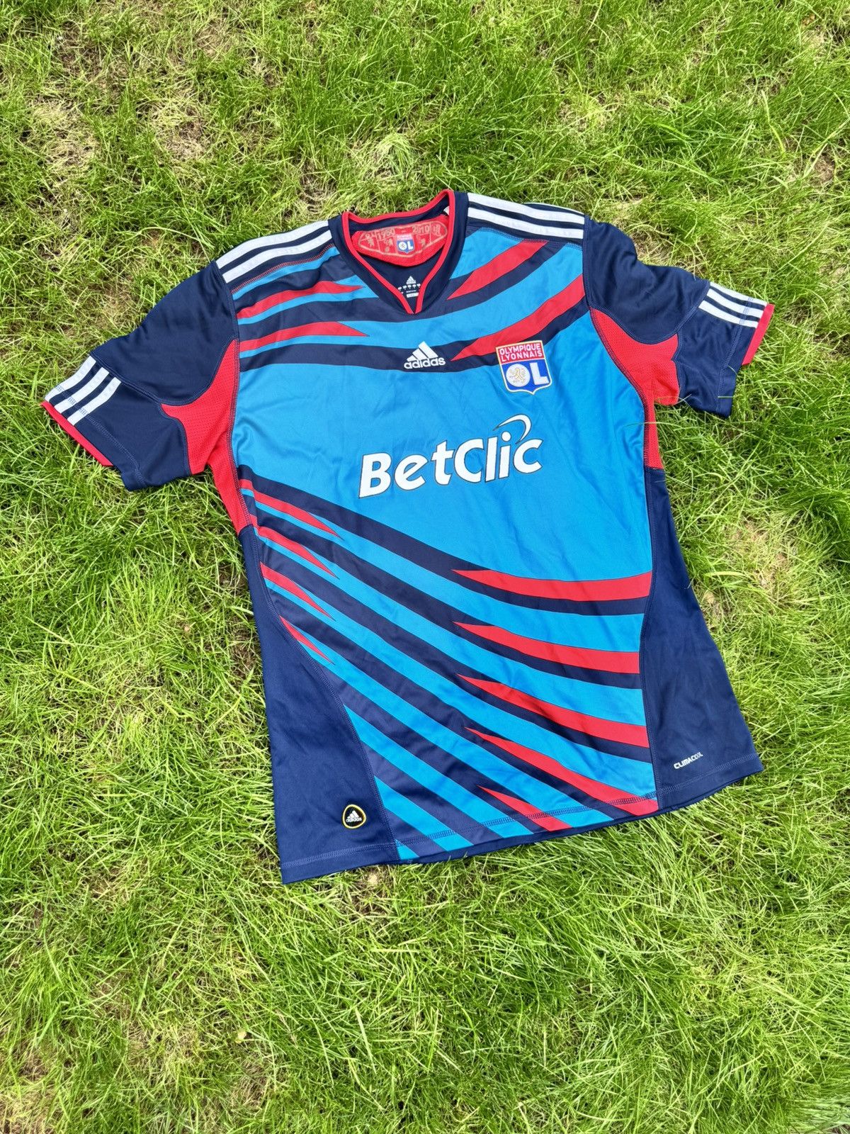 Adidas adidas Olympique Lyonnais 2010-11 third football Size US L / EU 52-54 / 3 - 3 Thumbnail