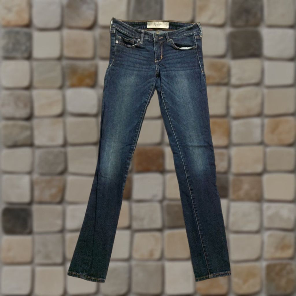 Abercrombie & Fitch Abercrombie & Fitch Medium Wash Distressed Skinny High Rise Jeans 26 X 29 Womens Jeans 5-Pocket Solid Blue 90s VintageRise 26/29 Womens Size 26" / US 2 / IT 38 - 1 Thumbnail