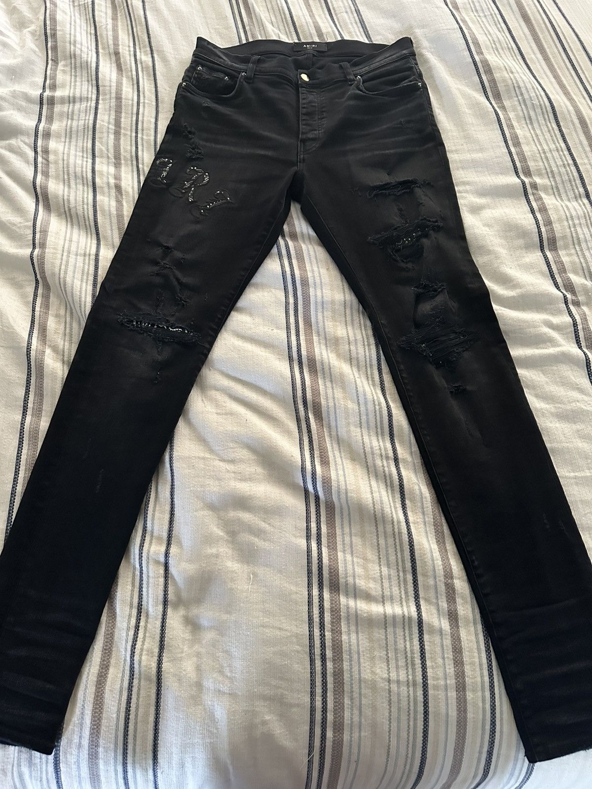 パンツ amiri black old english logo jeans AMIRI Old English Logo Clay Black Denim Jeans