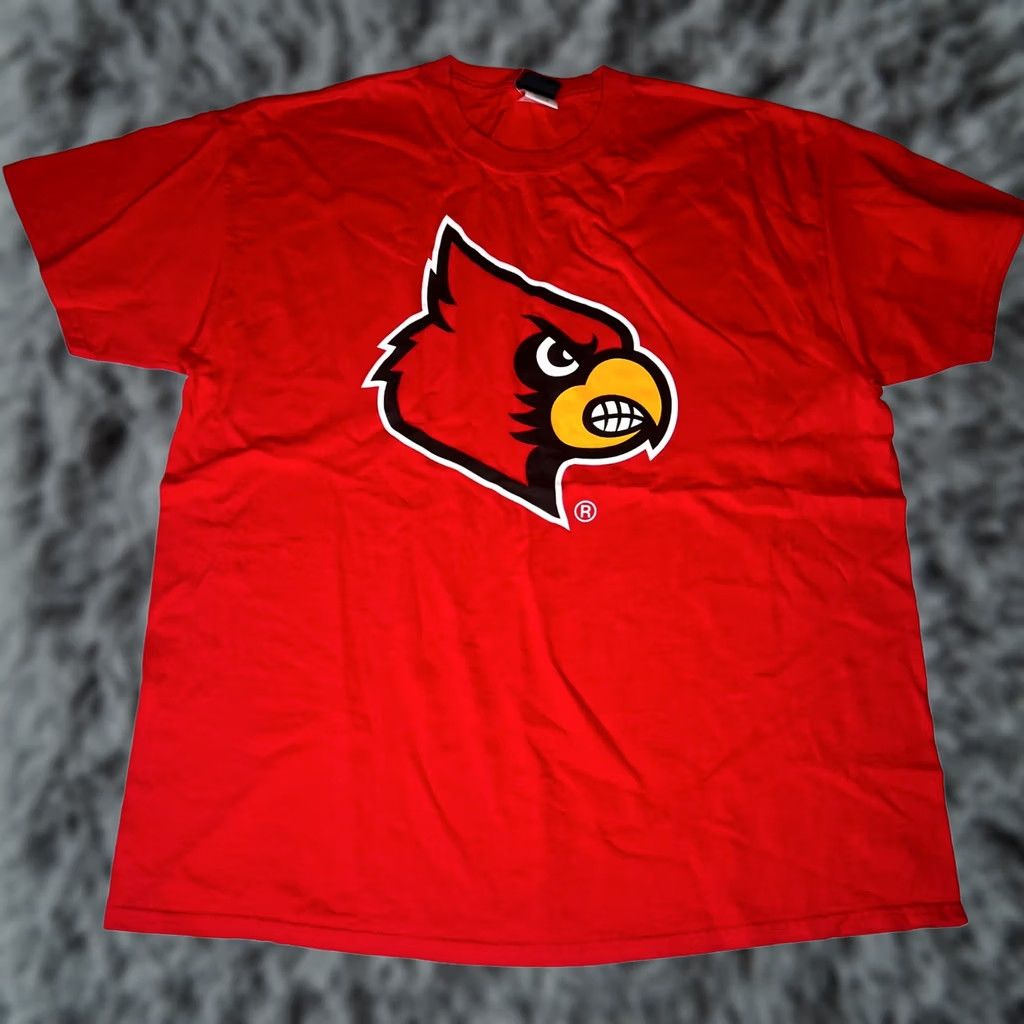 Vintage Blue 84 University of Louisville Cardinals T-Shirt Red XL Graphic Tee NCAA Sport Size US XL / EU 56 / 4 - 1 Thumbnail