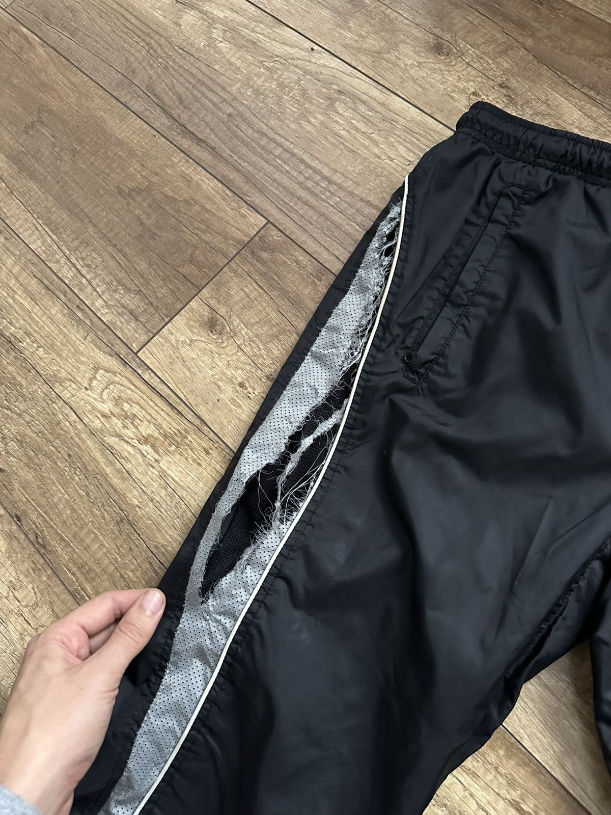 Nike Nike Vintage Nylon Track Pants Sweatpants 90s Size US 30 / EU 46 - 14 Thumbnail