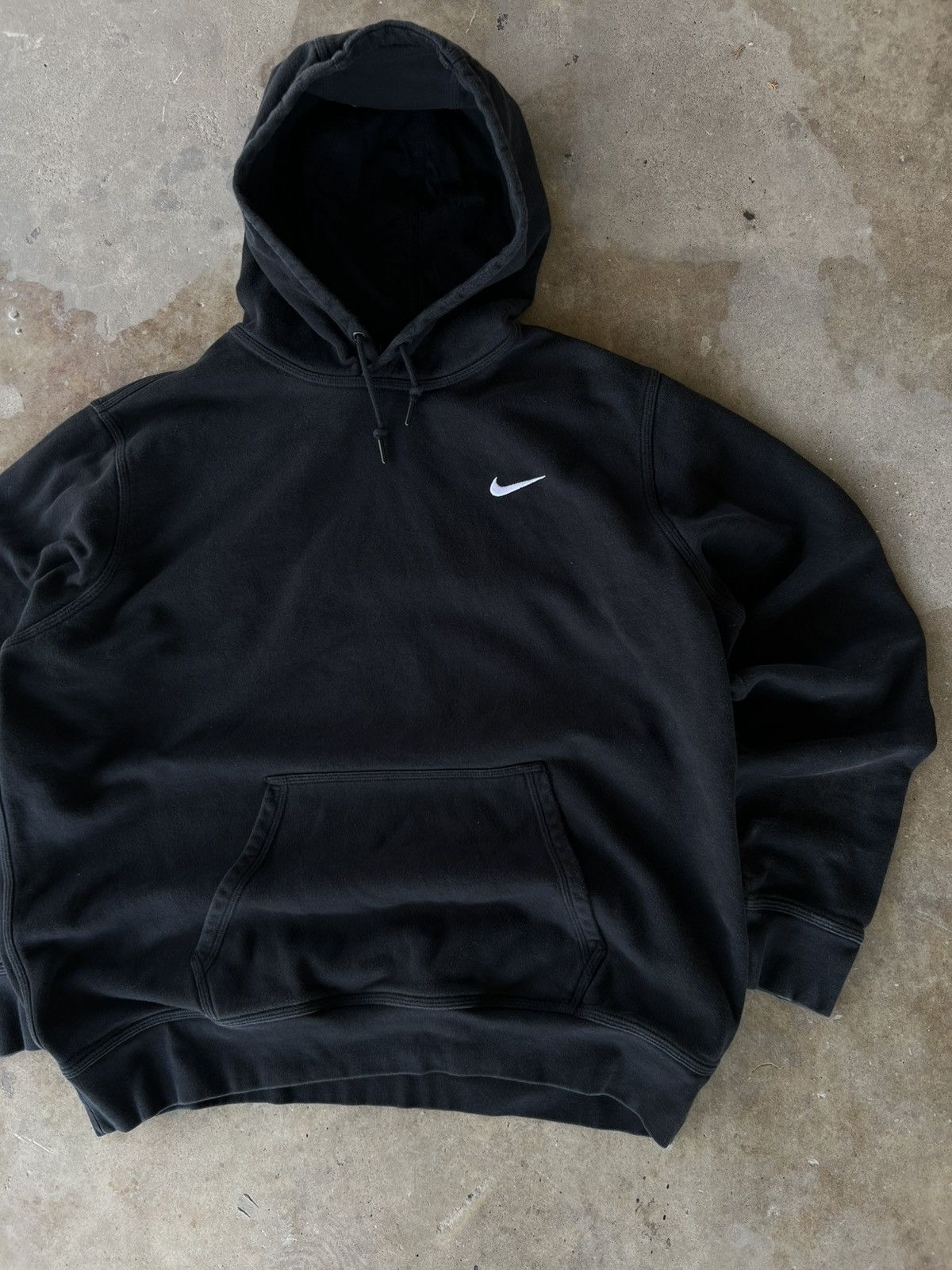Nike Vintage 2000’s Essential Black Nike Swoosh Sweatshirt Hoodie Size US XXL / EU 58 / 5 - 2 Thumbnail