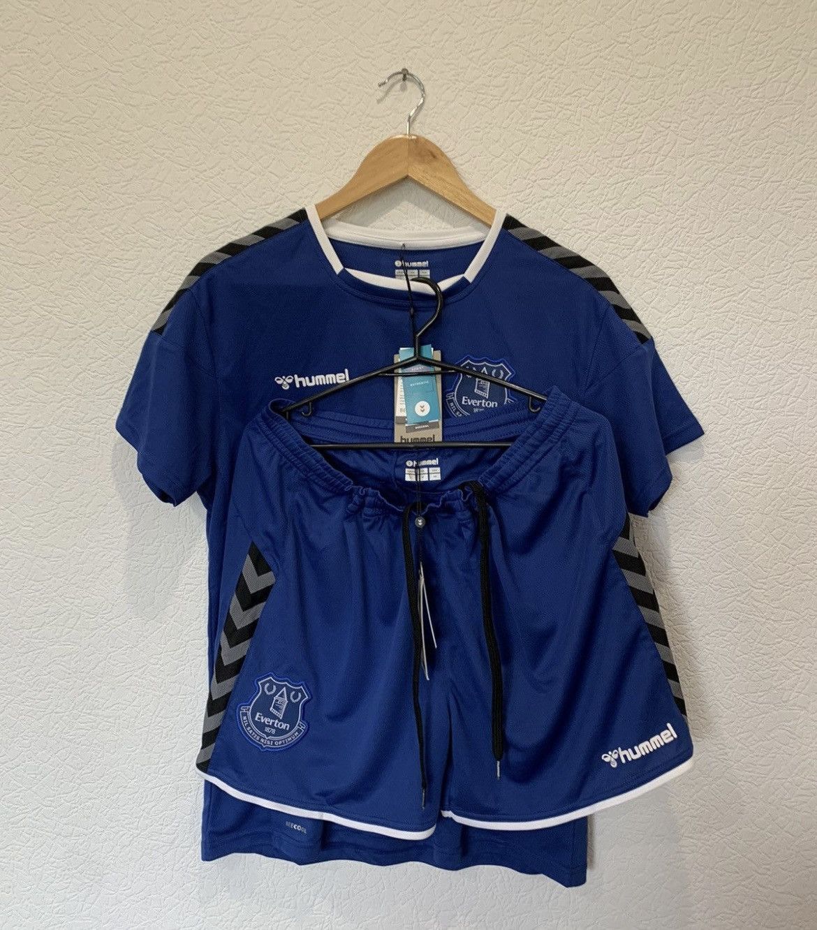 Hummel Hummel Everton Women Suit Soccer Jersey Shorts Size L / US 10 / IT 46 - 1 Thumbnail