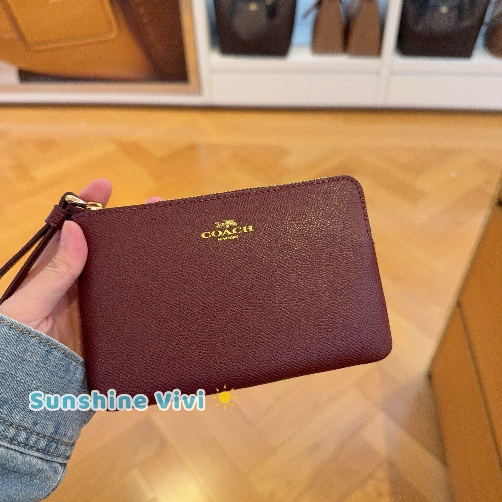 Coach NWT COACH Small Corner Zip wristlet CV396 DARK WINE Leather Size ONE SIZE - 1 Thumbnail