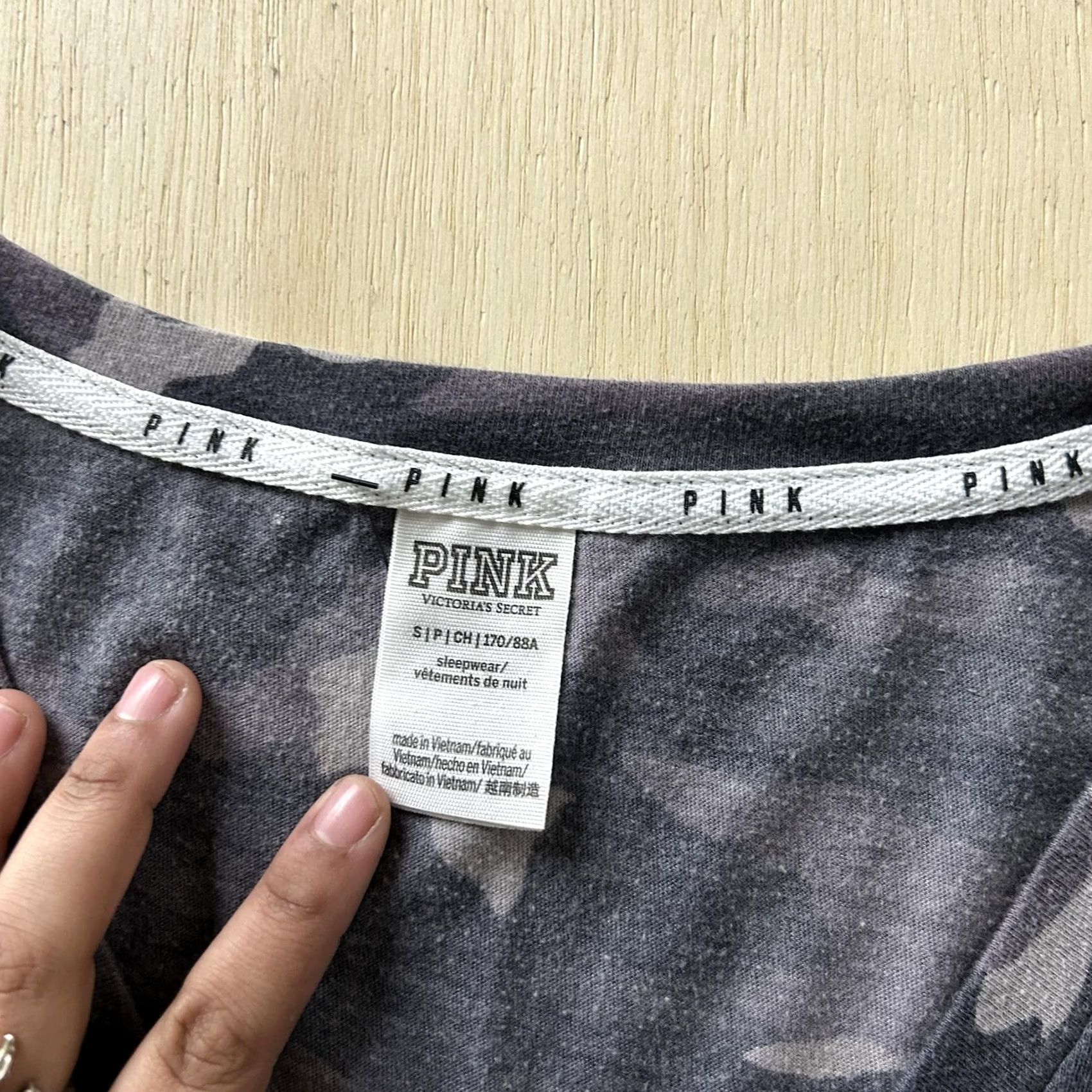 Vintage PINK Victoria's Secret Shirt Womens Small Gray Camo Short Sleeve Sleepwear Size S / US 4 / IT 40 - 3 Thumbnail