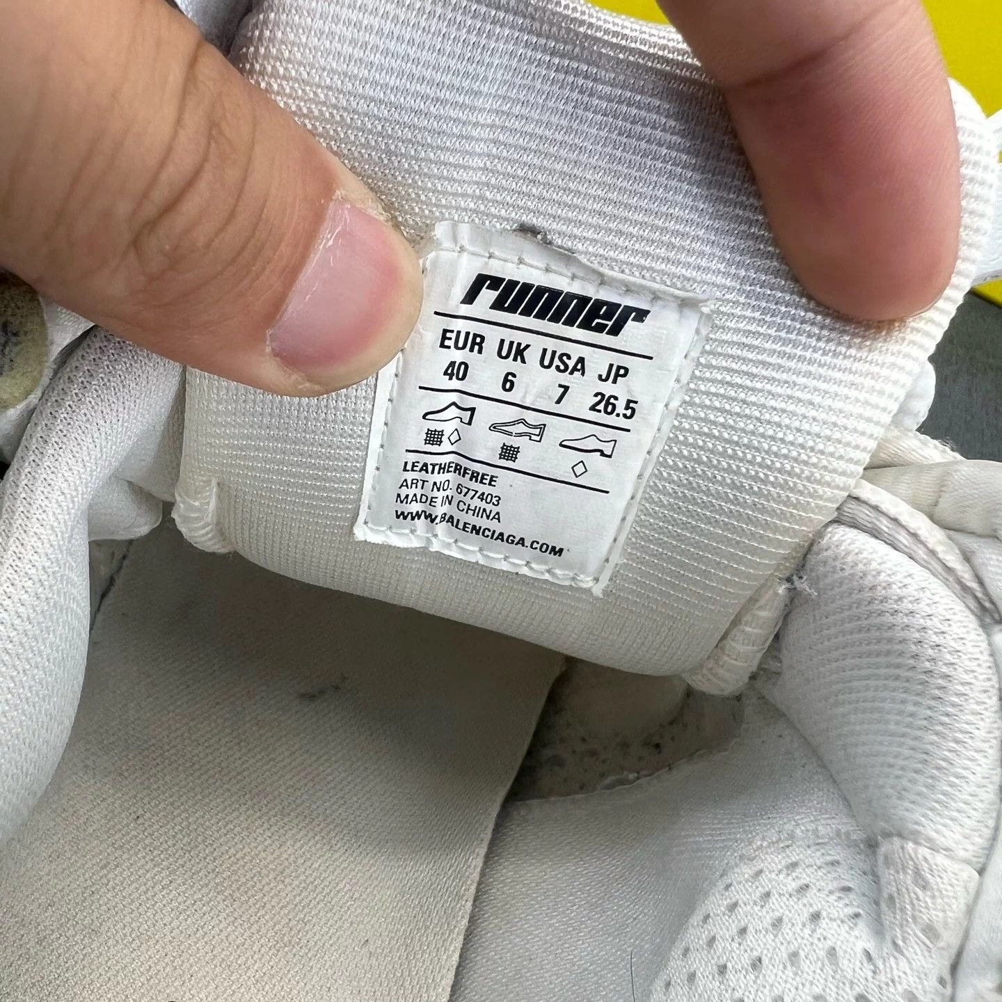 Balenciaga Balenciaga Runner White 2x Worn Like New 40 Size US 7 / EU 40 - 7 Thumbnail