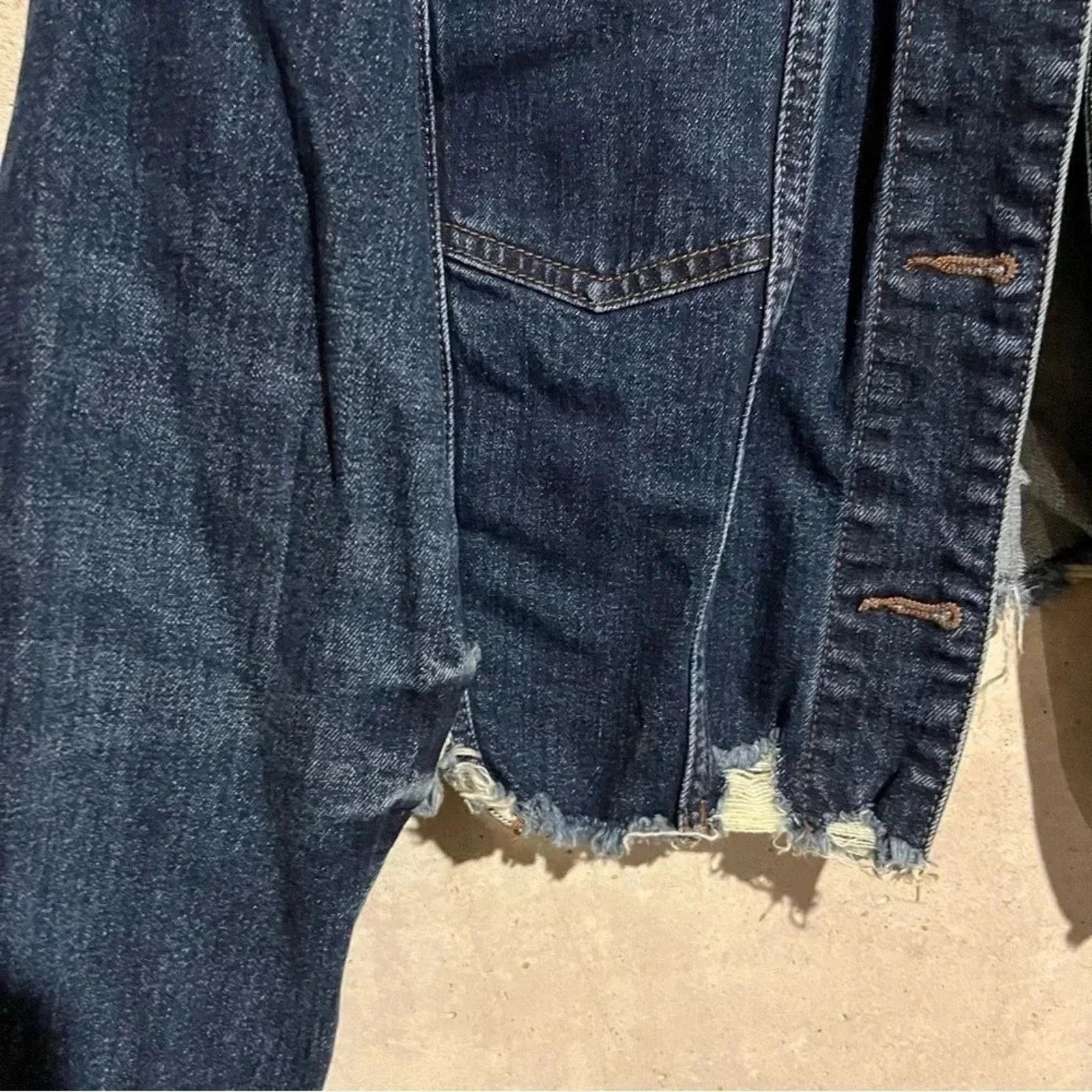 Aeropostale AEROPOSTALE Blue Distressed Denim Cropped Jean Jacket sz M Size M / US 6-8 / IT 42-44 - 2 Thumbnail