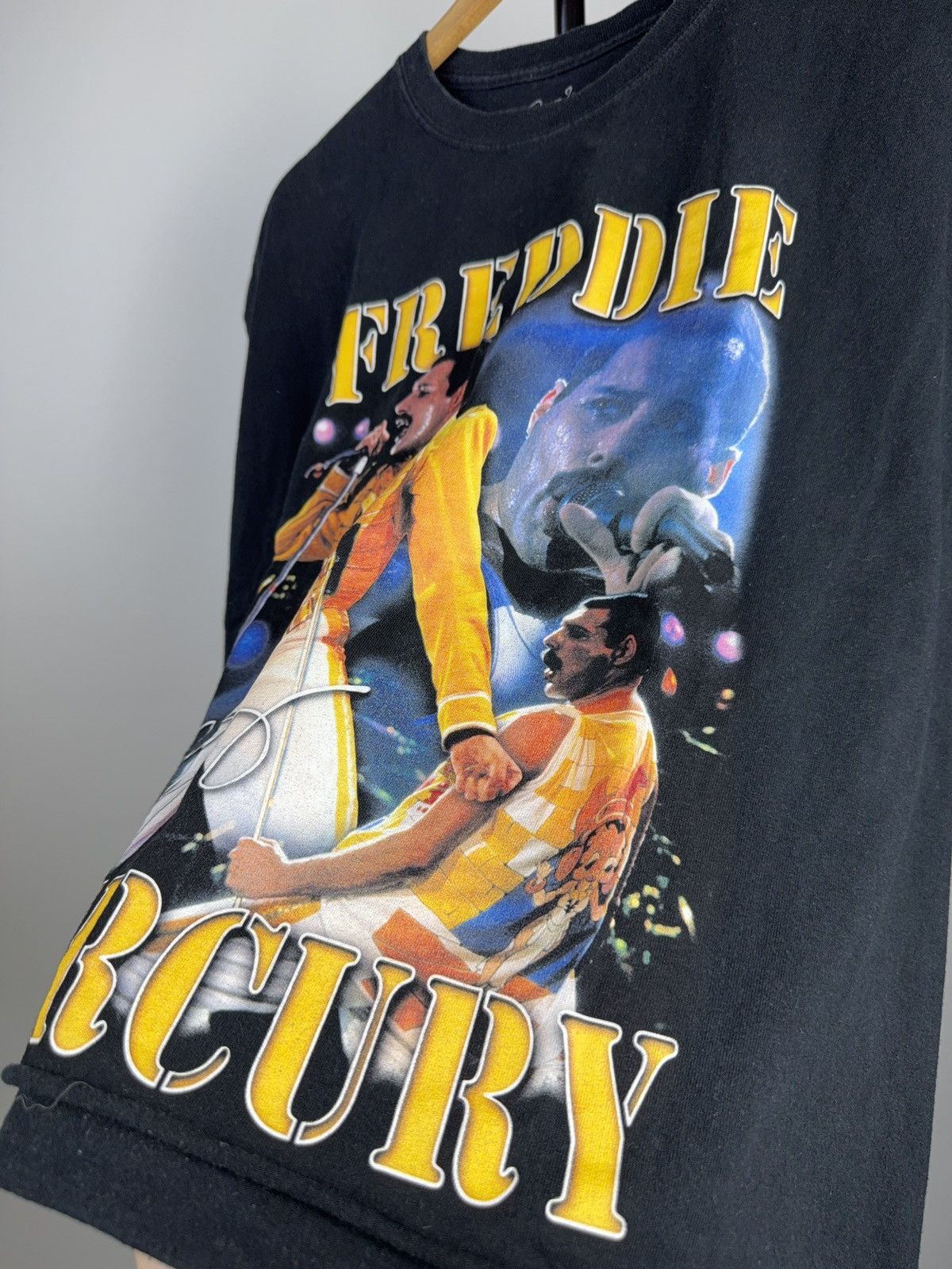 Vintage 2019 Freddie Mercury Official Band Tee Cut Off Graphic XL Size US XL / EU 56 / 4 - 7 Thumbnail
