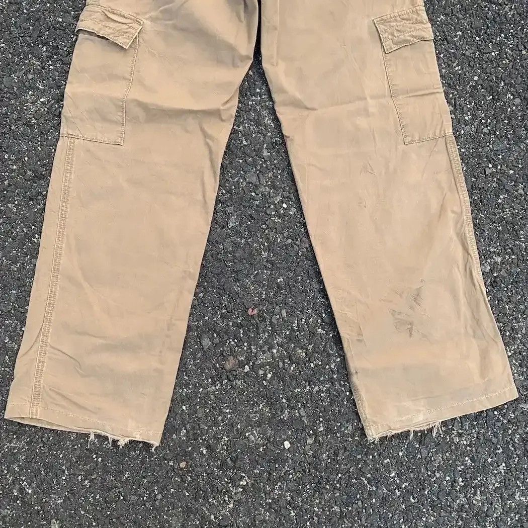 Levi's Vintage Clothing Levi’s Utility Faded Tactical Cargo Levis Easy Pants Size US 30 / EU 46 - 13 Thumbnail