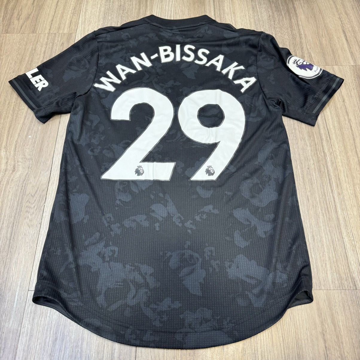 Adidas Manchester United 19/20 player issue shirt #29 Wan-bissaka Size US S / EU 44-46 / 1 - 2 Thumbnail