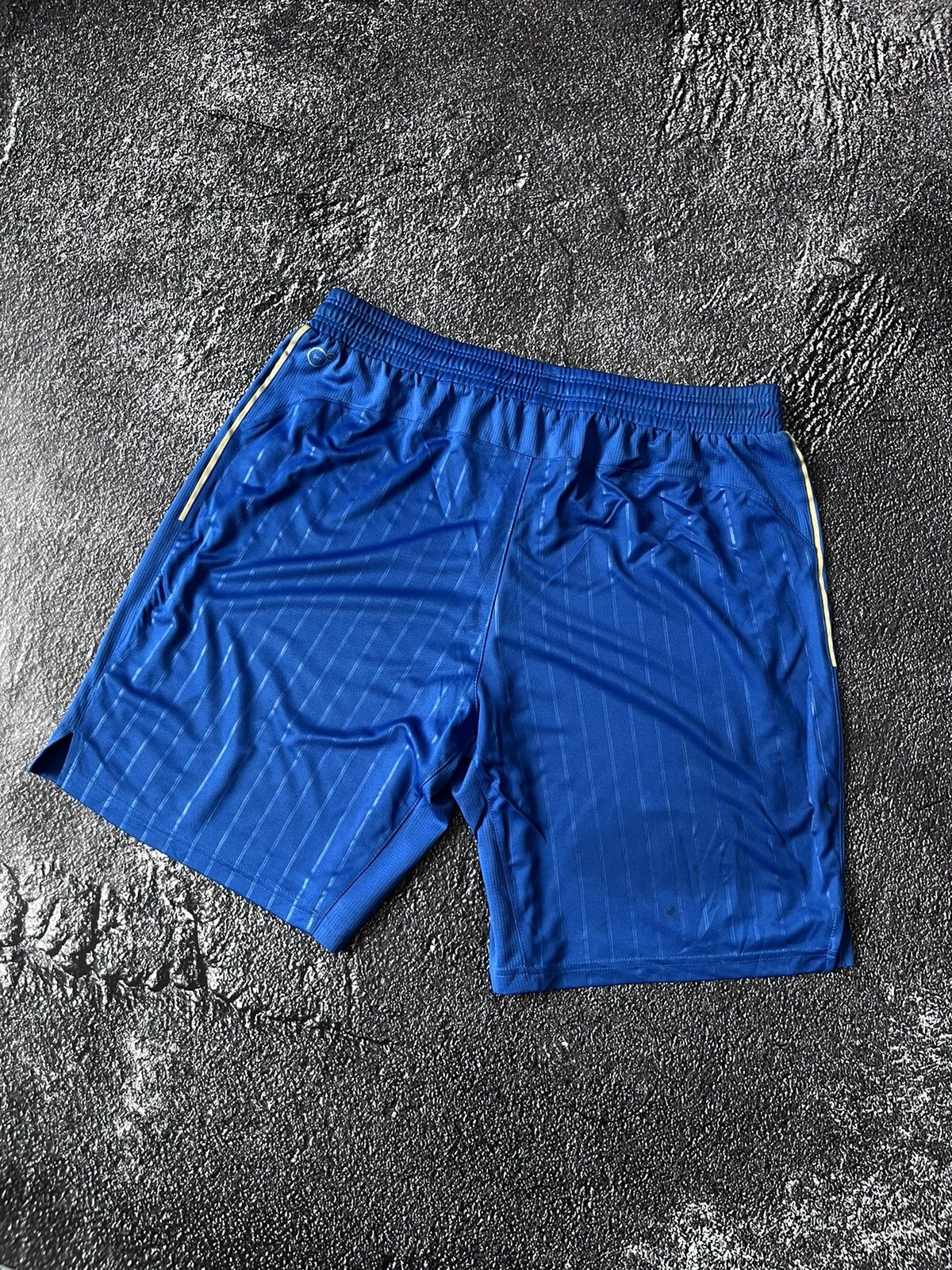 Puma Italy Home Football Soccer Shorts Puma size L Size US 34 / EU 50 - 2 Thumbnail