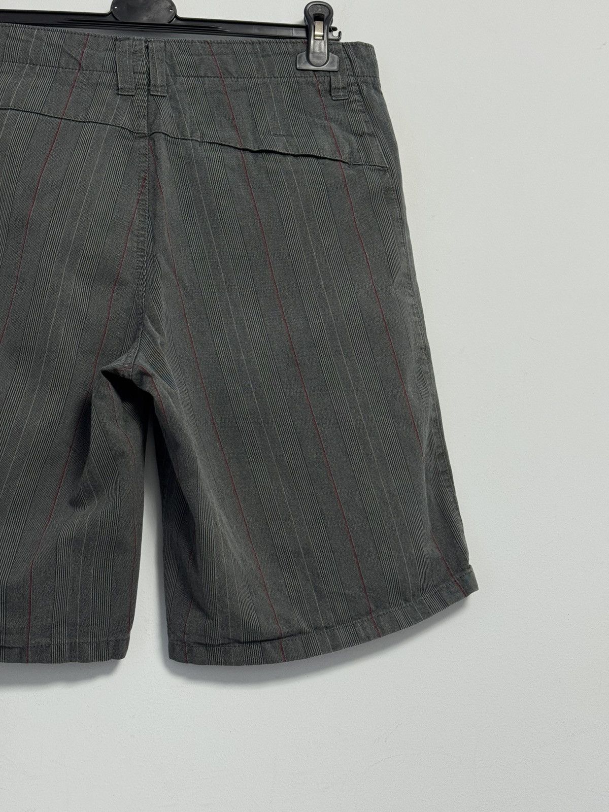 Oakley Oakley Vintage Shorts Y2K Style Hype Size 30" / US 8 / IT 44 - 9 Thumbnail