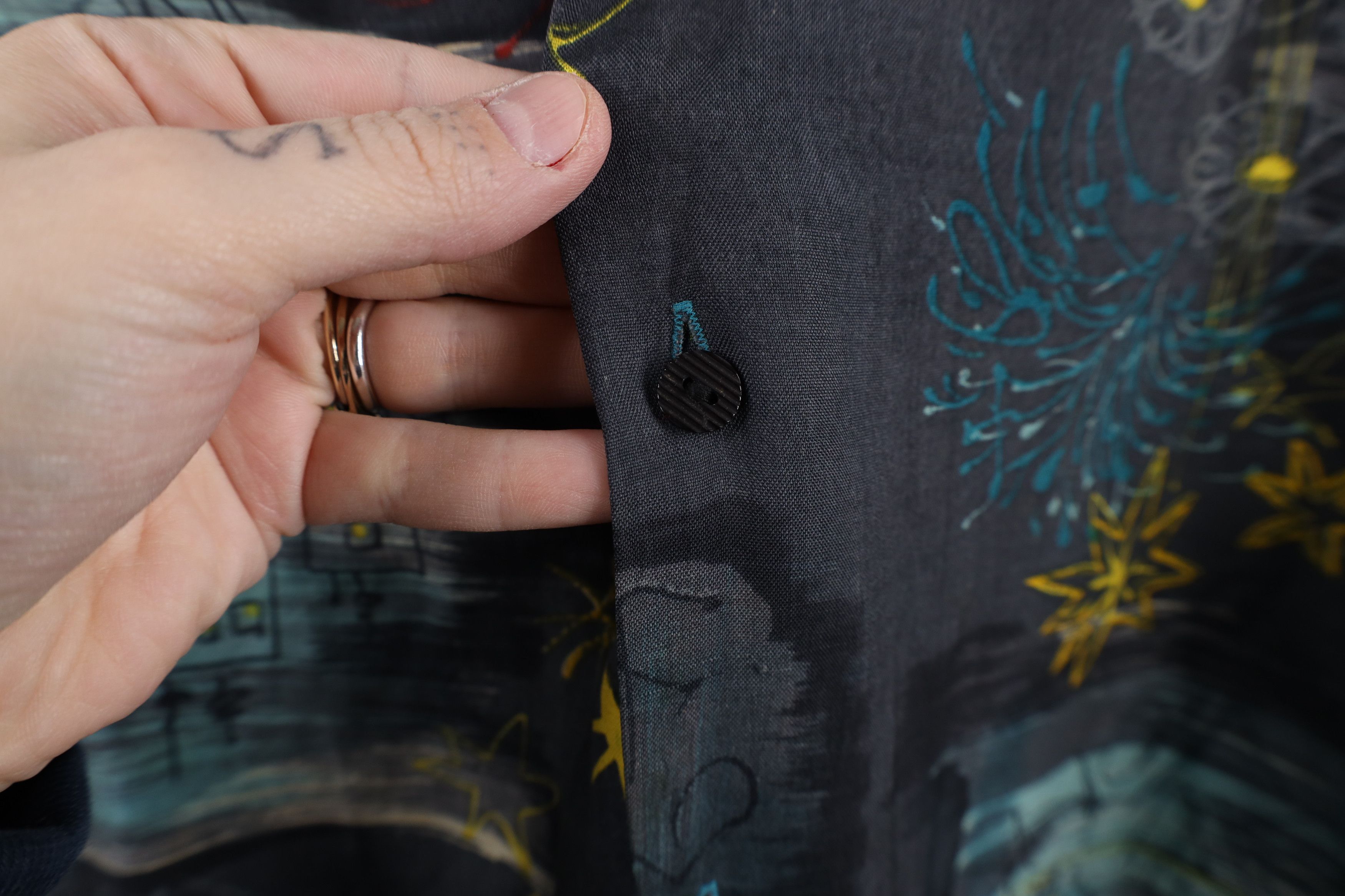 Vintage Vintage Y2K Millennium Looped Collar Silk Button Shirt Size US L / EU 52-54 / 3 - 5 Thumbnail
