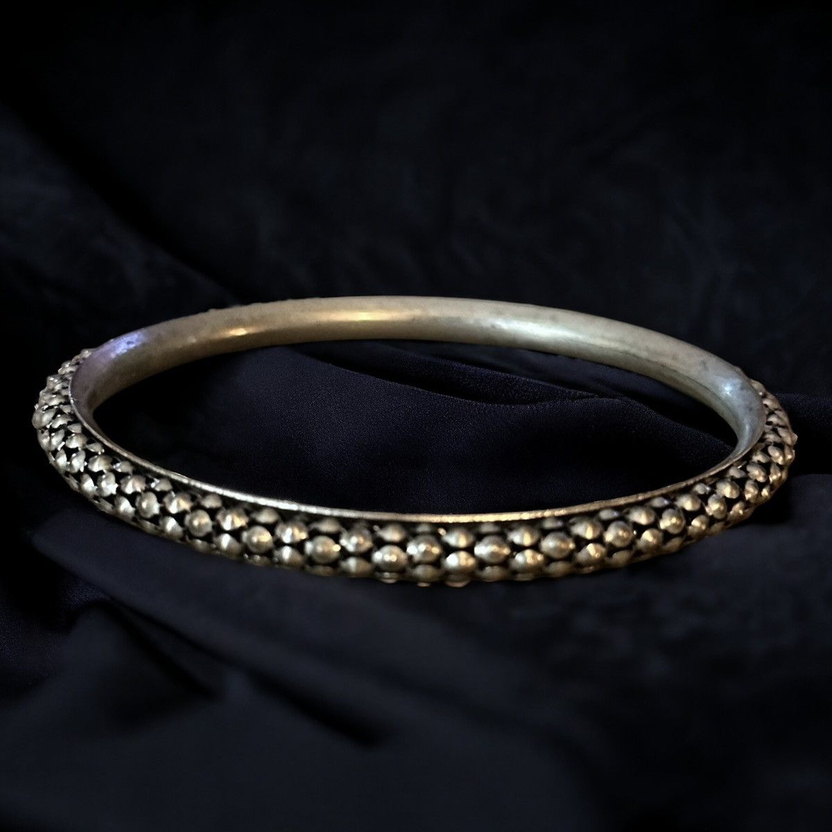 Vintage Vintage studded bangle bracelet Size ONE SIZE - 1 Thumbnail