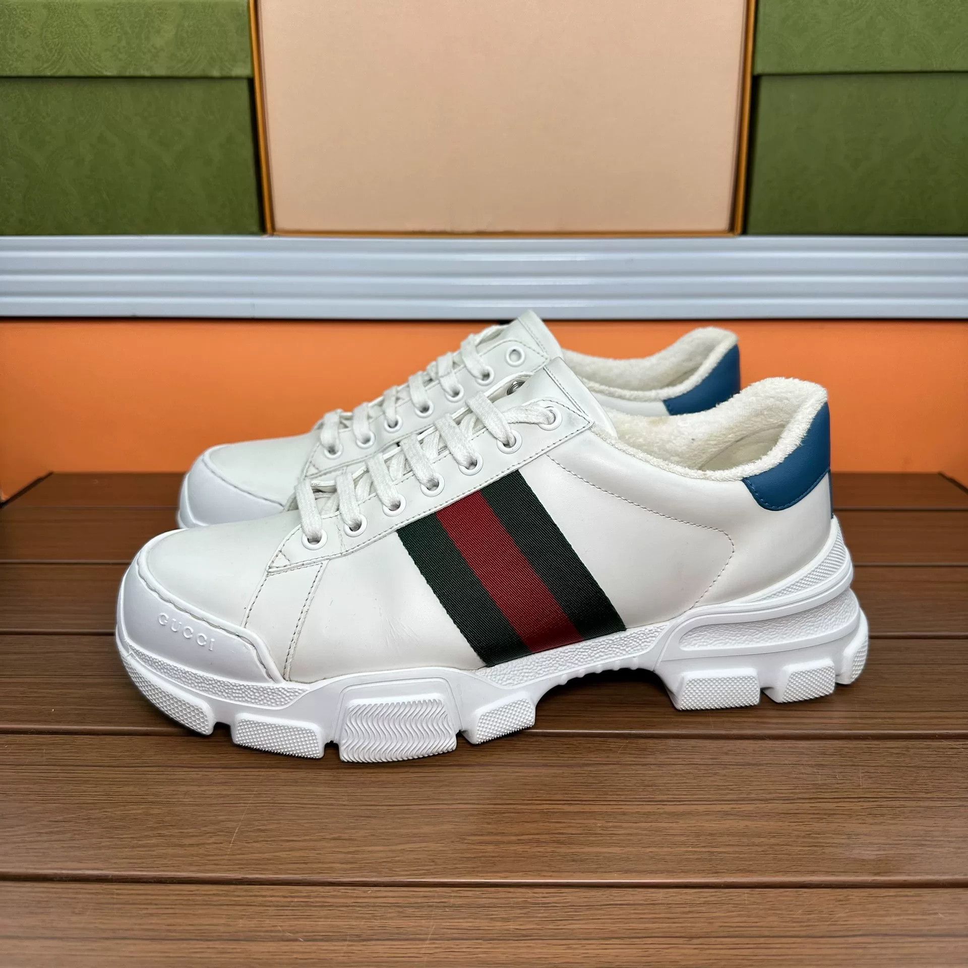 Gucci Gucci Retro Striped Lowtop Sneakers 9 Men Size US 9 / EU 42 - 1 Thumbnail