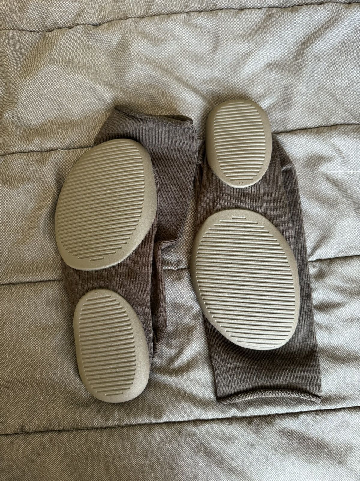 Kanye West × Yeezy Yeezy Pods Size US 9 / EU 42 - 3 Thumbnail