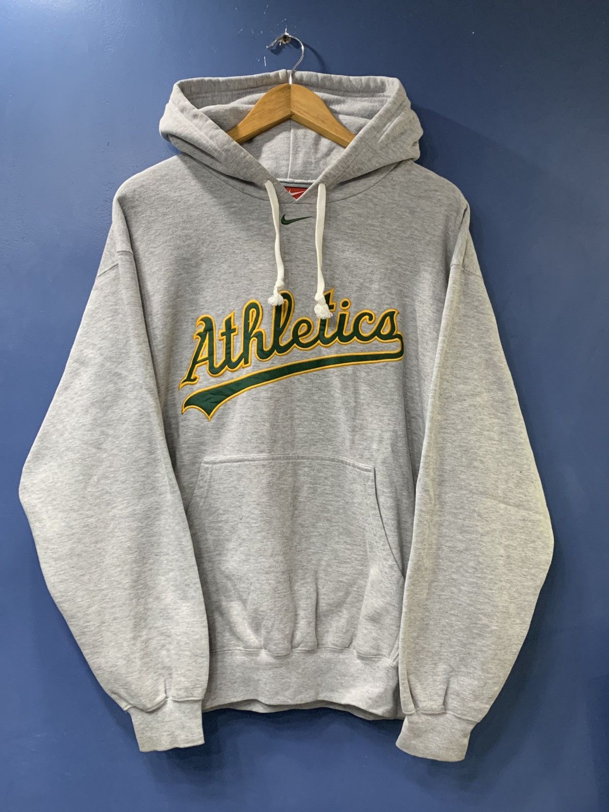 Nike × Vintage Rare Vintage Nike Mid Logo Athletics Hoodie Grey Size US L / EU 52-54 / 3 - 2 Thumbnail