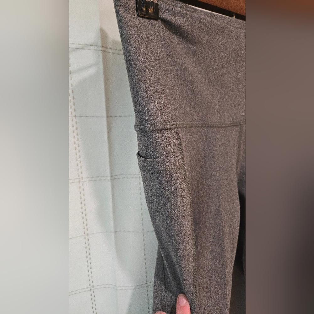 Old Navy Old Navy High Rise Go Dry Active Legging Size 32" / US 10 / IT 46 - 2 Thumbnail