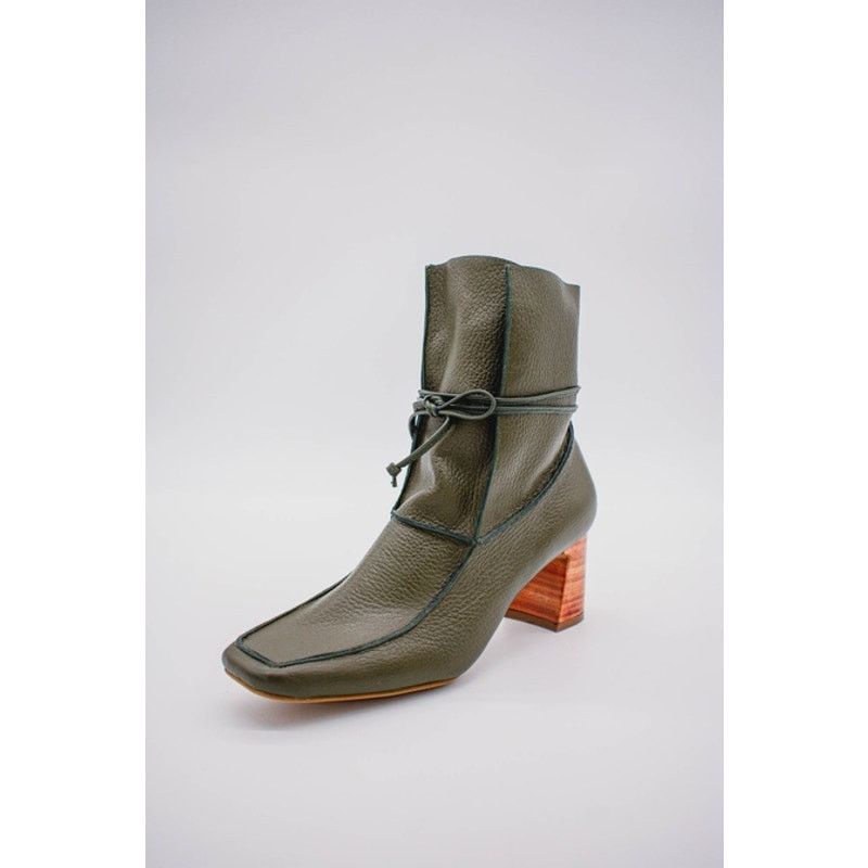 Stivali Size 38 (US 7/7.5) Olive Leather Ankle Boots