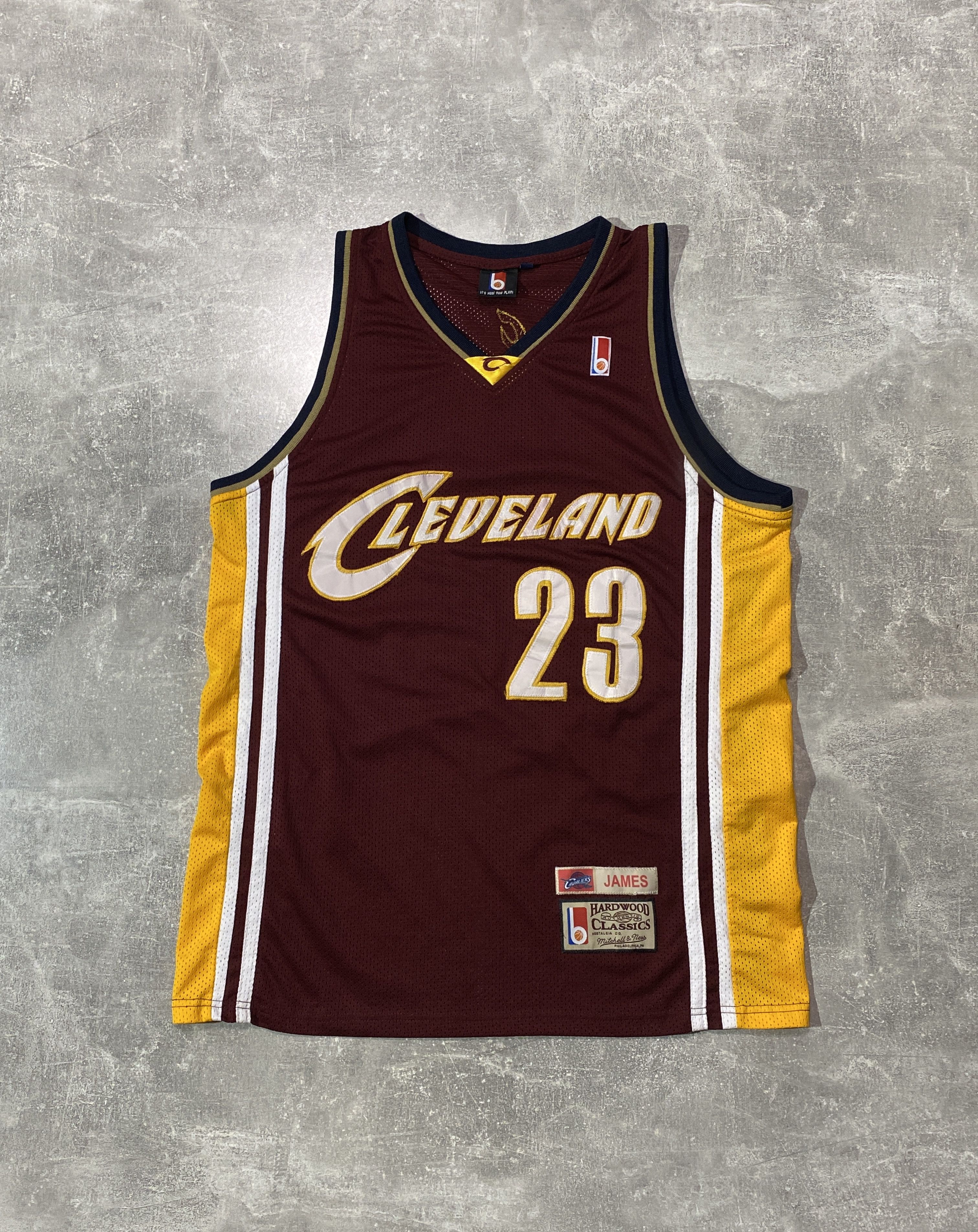Vintage Cleveland #23 LeBron James FAN Jersey Size US L / EU 52-54 / 3 - 1 Thumbnail