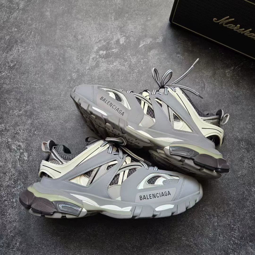 Balenciaga Balenciaga Gray Lowtop Sneakers 39 Women Size US 8.5 / IT 38.5 - 1 Thumbnail