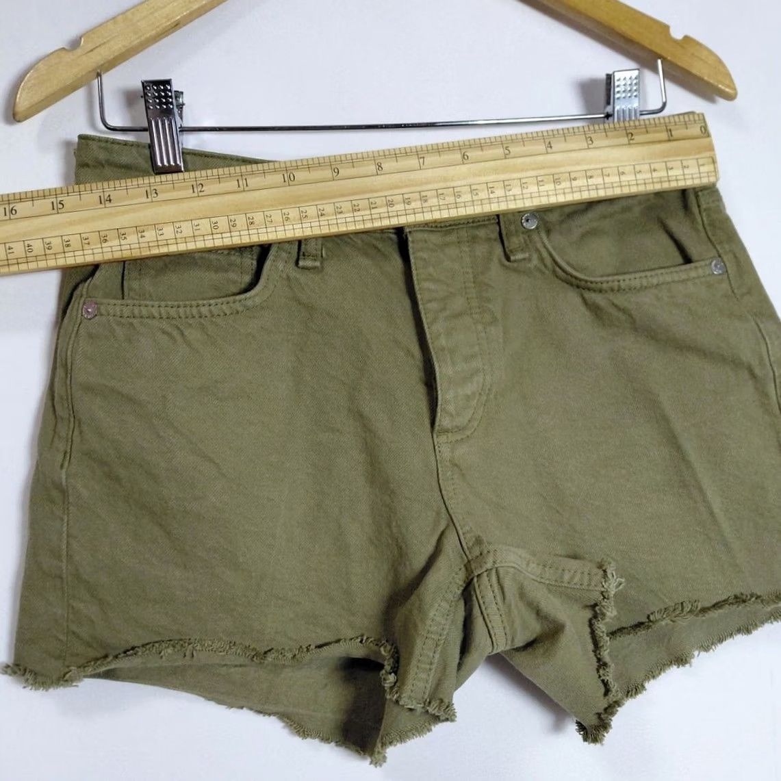 Rag & Bone rag & bone NEW YORK WDD2A51965SPLO Light Olive Cotton Shorts Regular 25 Women Casual Button Raw Hem 100% Cotton Size 42" / US 20 - 6 Thumbnail