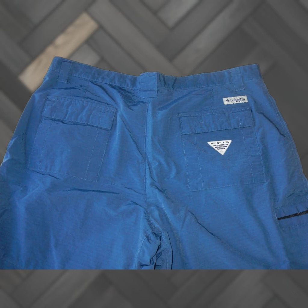 Vintage VINTAGE Columbia Men's Cargo Shorts Size 38 Blue Activewear Cotton Blend Size US 38 / EU 54 - 1 Thumbnail