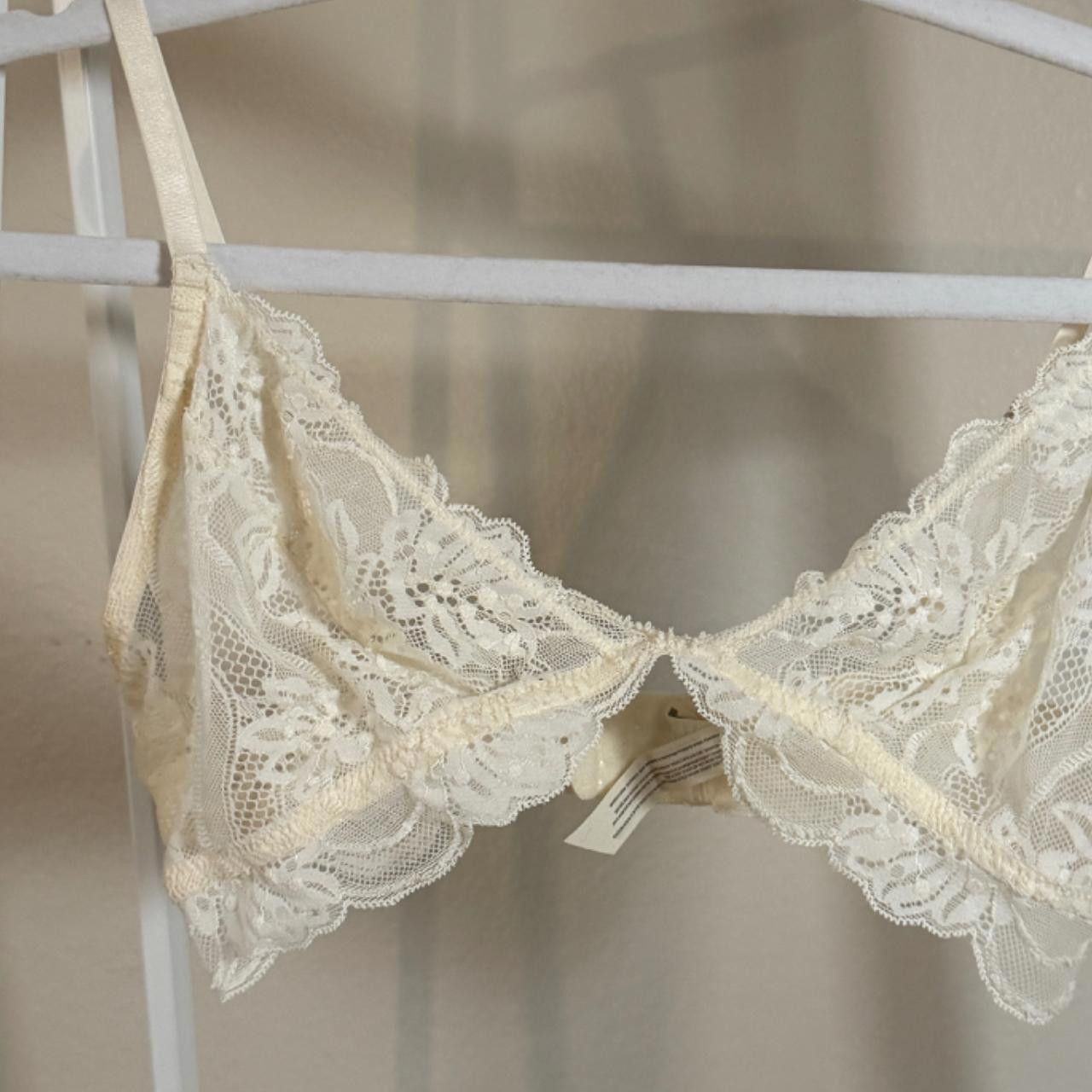 Free People white lace bralette🤍🪽 Size ONE SIZE - 4 Thumbnail