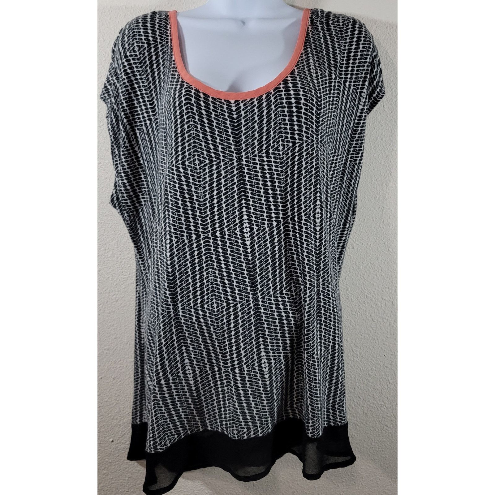 Other Cato Woman Black White Print Top 18W 20W Plus Lightweight Size 3XL / US 20-22 - 1 Thumbnail