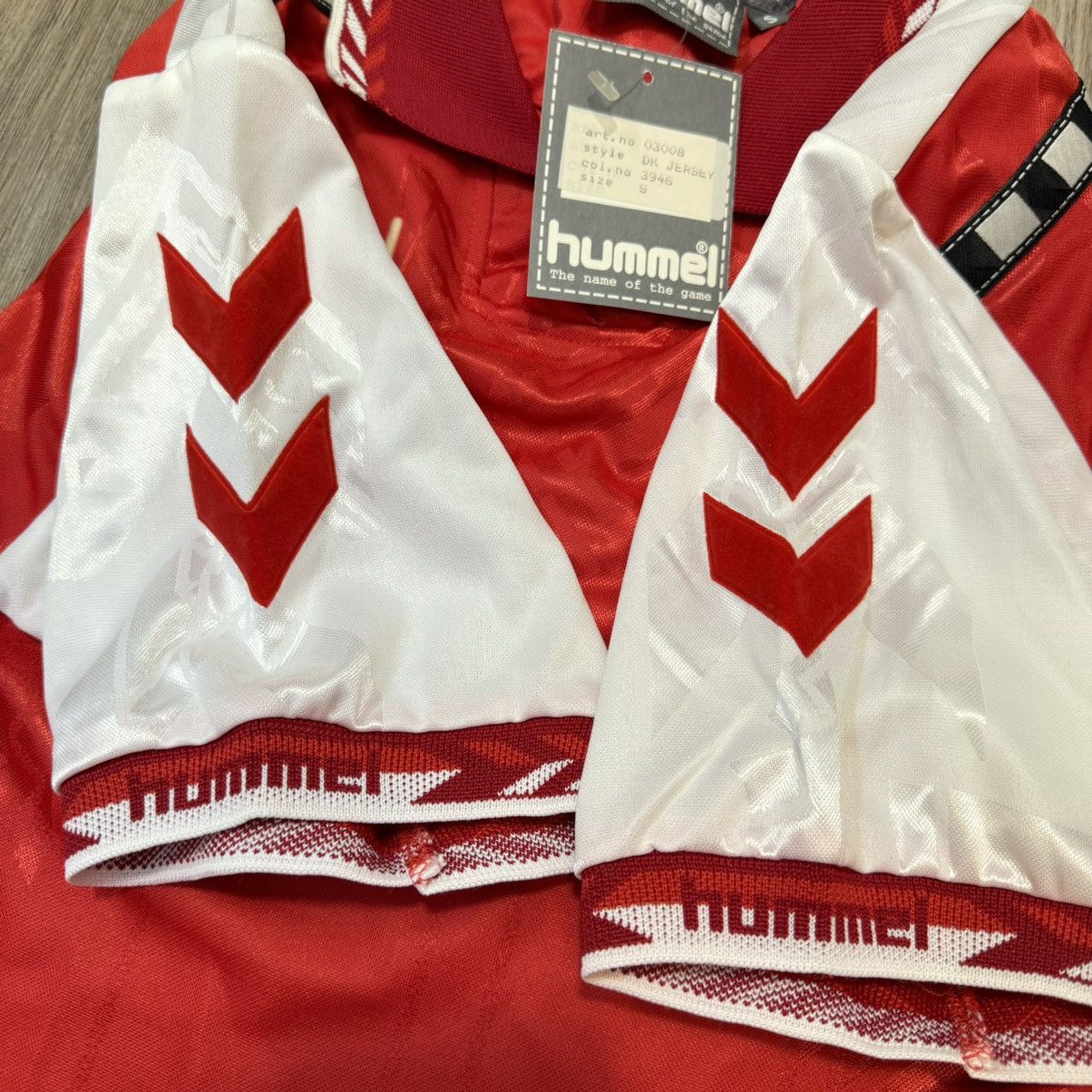 Hummel Denmark Euro96 home shirt (Bnwt) Size US S / EU 44-46 / 1 - 7 Thumbnail