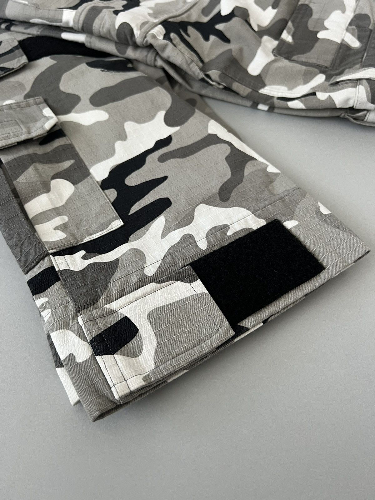 Balenciaga Balenciaga Fitted Camo Cargo Pants Size US 32 / EU 48 - 7 Thumbnail