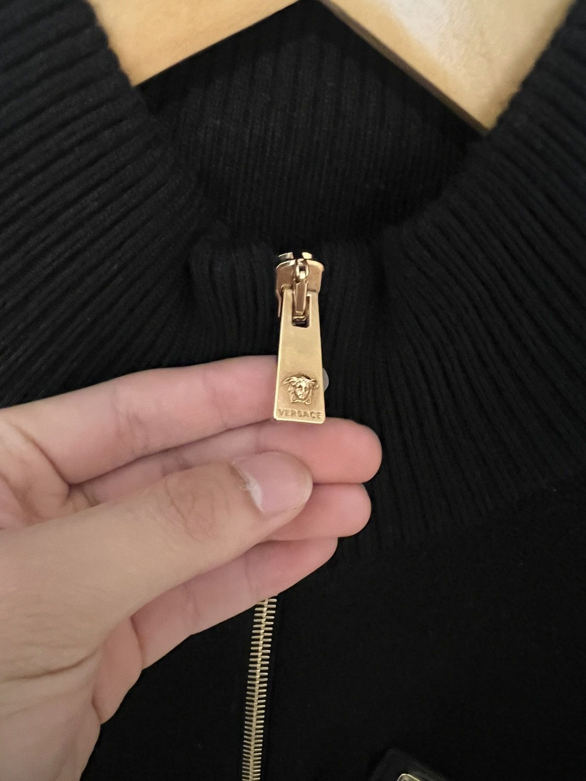 Versace Versace Knit Sweater Gold Plated Logo Size US M / EU 48-50 / 2 - 3 Thumbnail