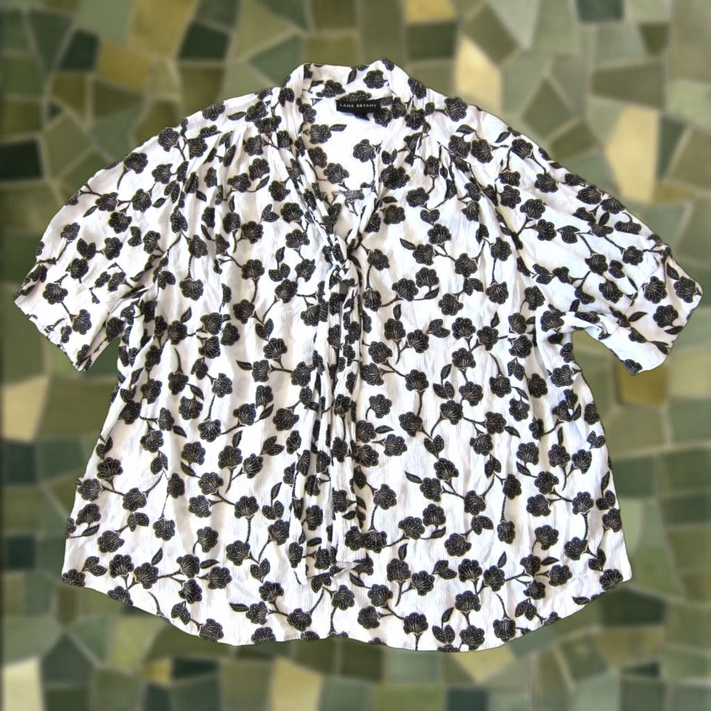 Vintage VINTAGE Lane Bryant Blouse 100% Rayon White Floral V-Neck Short Sleeve Tunic 18 Women Womens Size XXL / US 16-18 / IT 52-54 - 1 Thumbnail