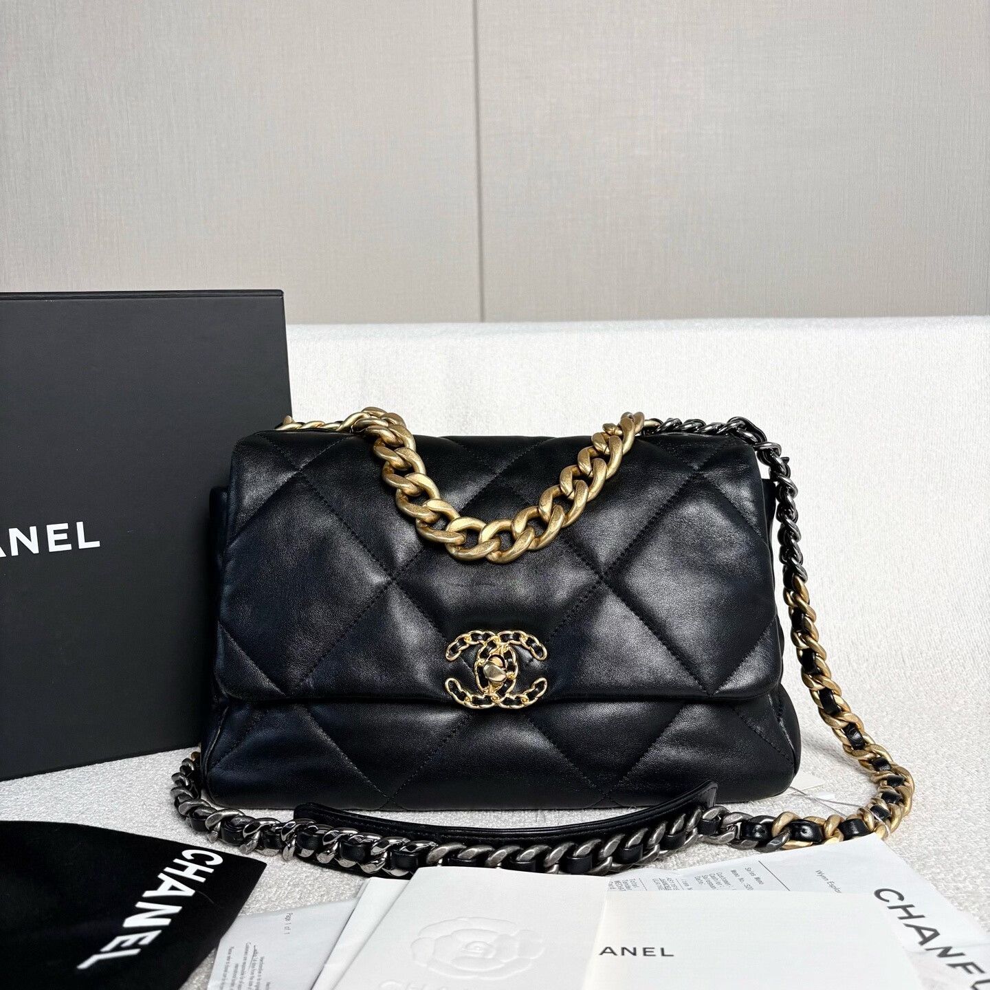 Chanel Pre-loved Bag Very good condition Size ONE SIZE - 1 Thumbnail