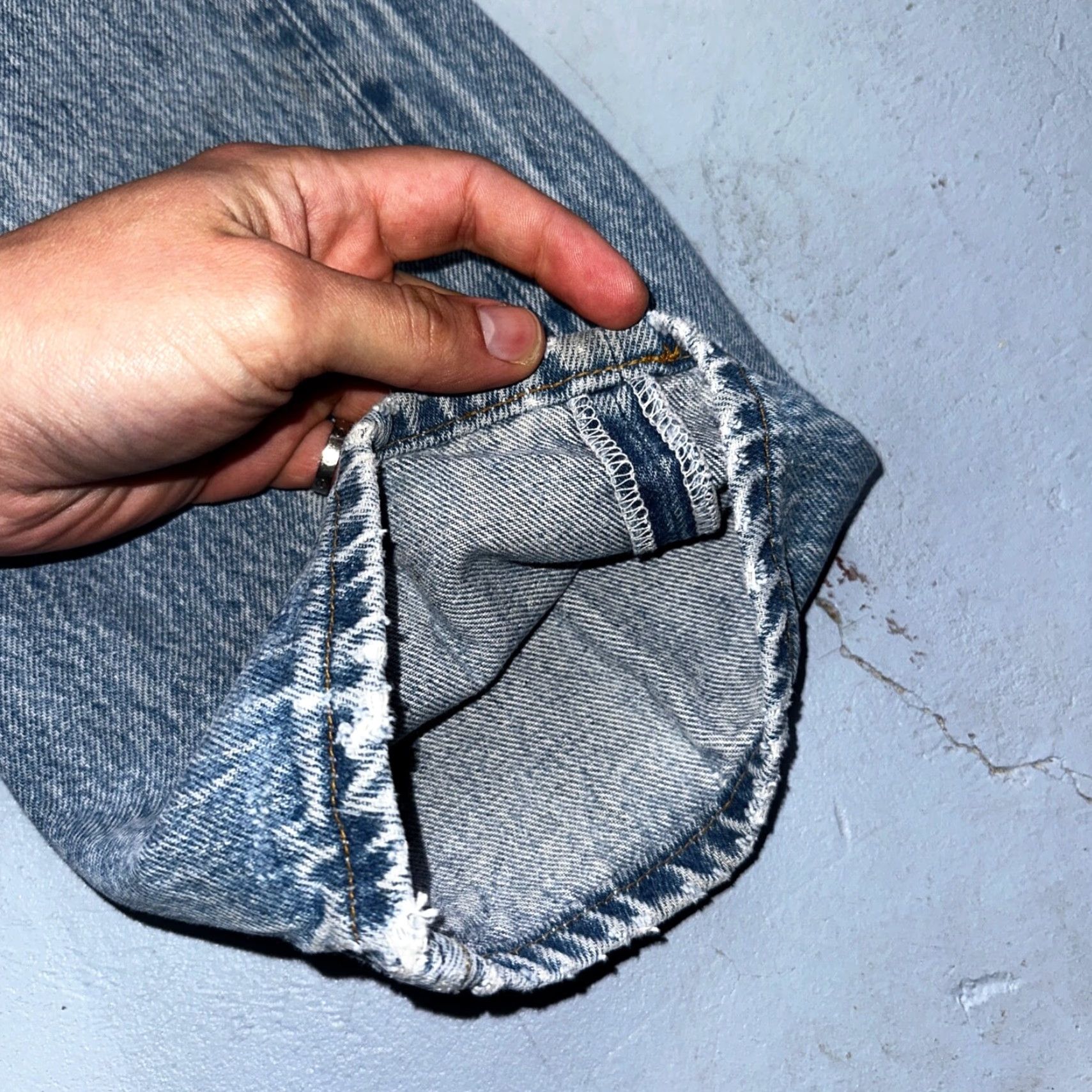 Levi's VINTAGE Levi's 501 Jeans - Men - Straight - 33x36 - Light Wash Denim - 90s USA Comfort Fit - Regular Rise - Button Fly - 501 Series - 1990s Size US 33 - 4 Thumbnail
