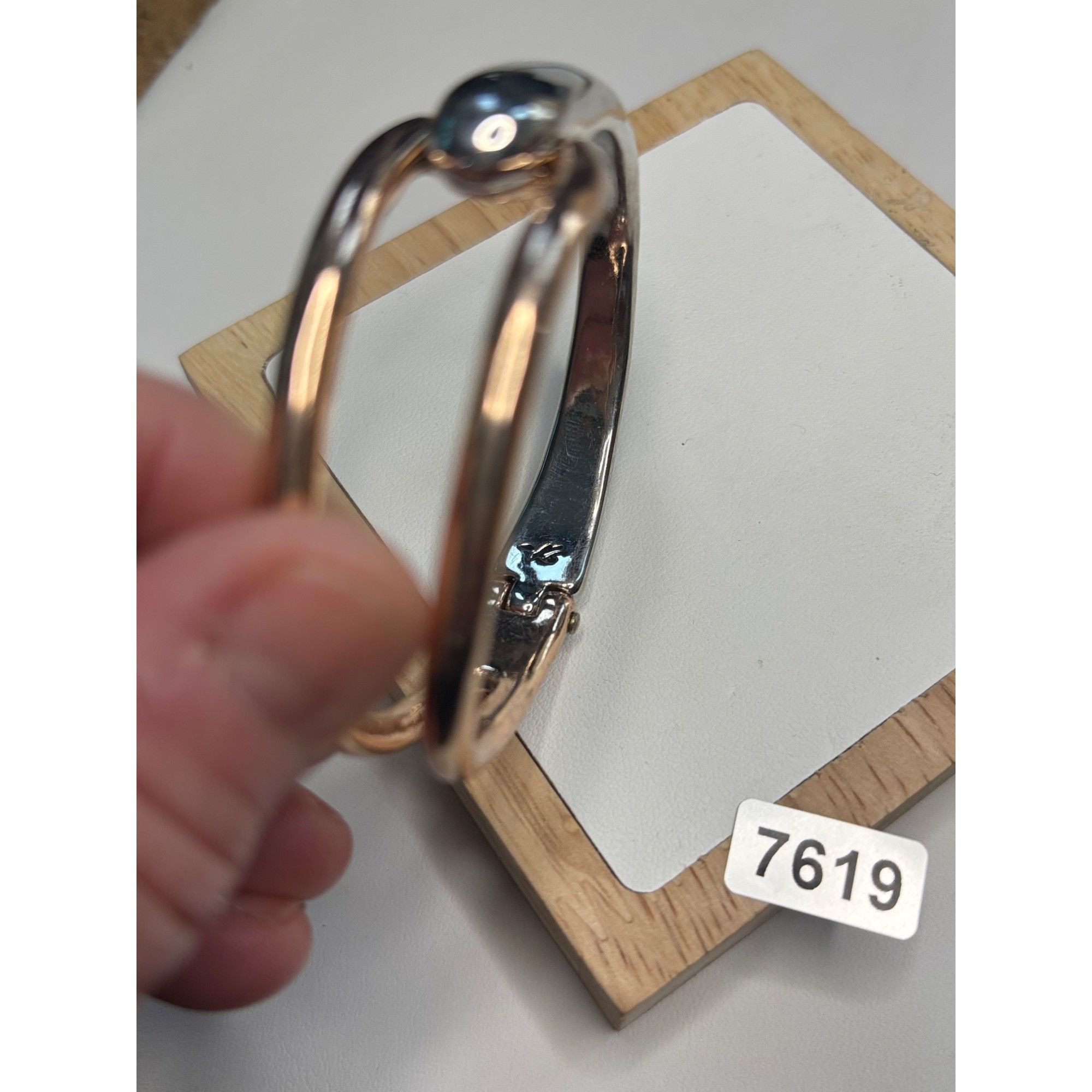 Kenneth Cole Kenneth Cole Silver & Rose Gold-Tone Hinged Oval Bangle Brac Size ONE SIZE - 6 Thumbnail