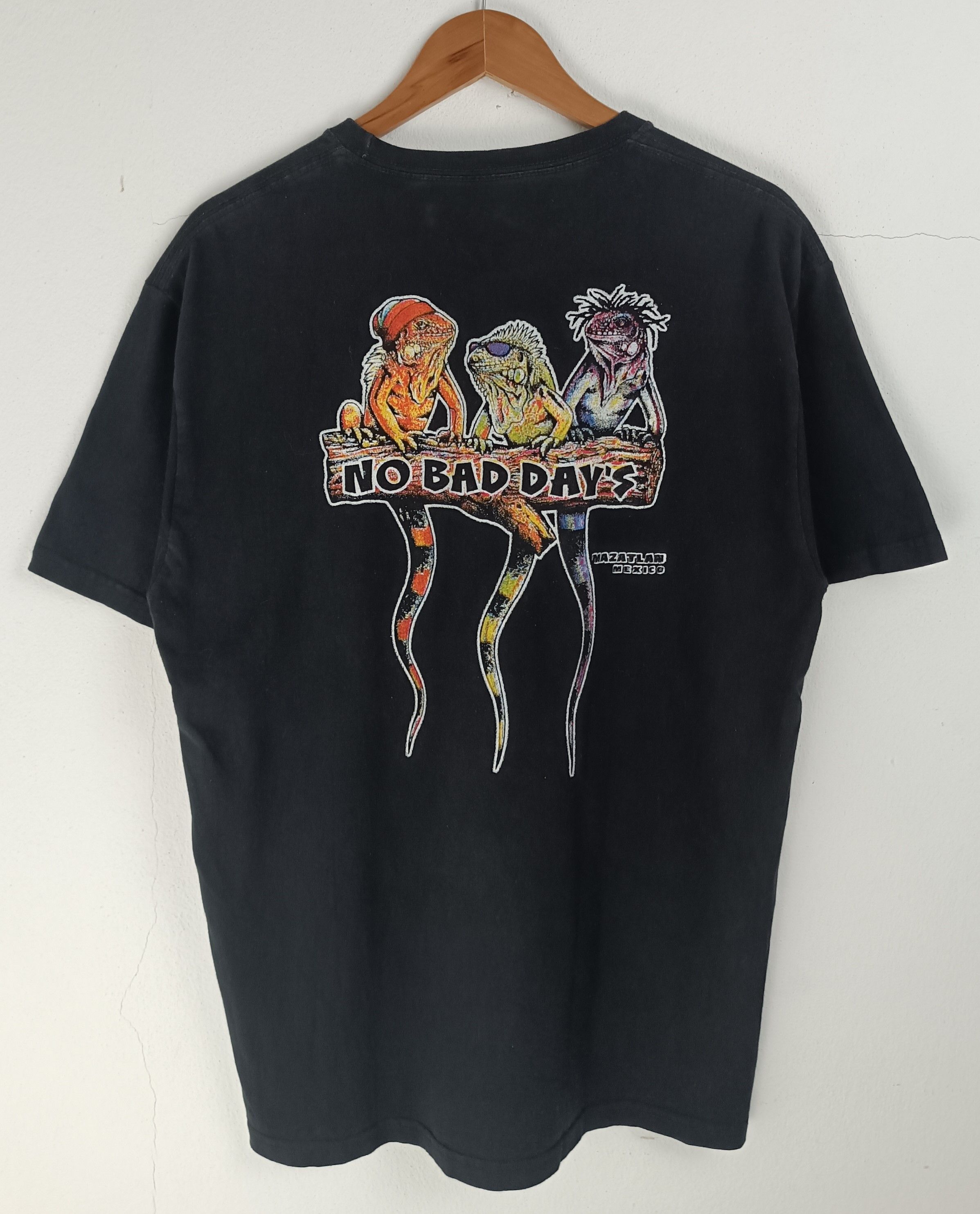 Other VINTAGE NO BAD DAYS MAZATLAN IGUANA PETS CAT DOG CUTE TEE Size US M / EU 48-50 / 2 - 3 Thumbnail