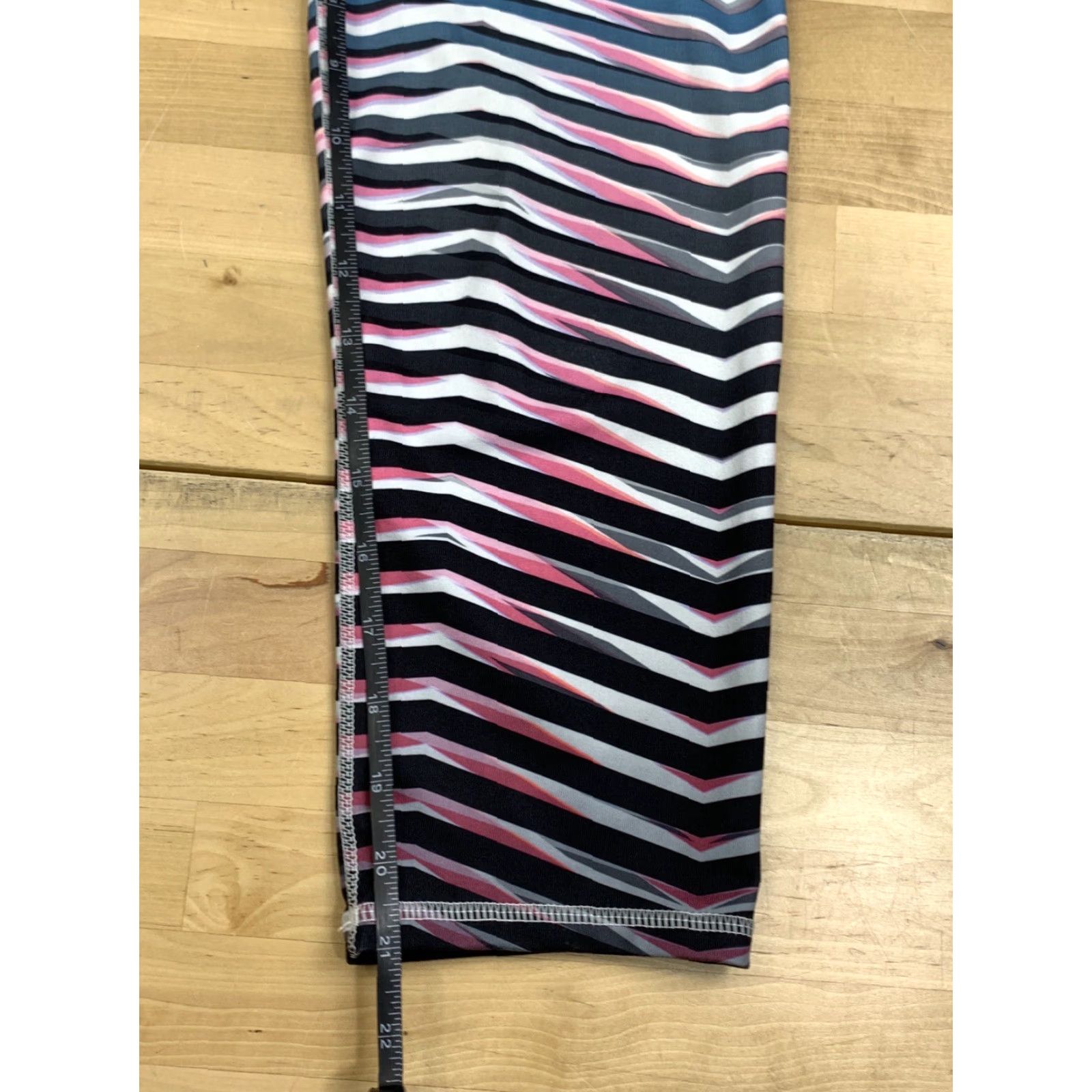 Athleta Athleta Capri Leggings S Multicolor Athleisure Yoga Cross Training Womens Size 28" / US 6 / IT 42 - 7 Thumbnail