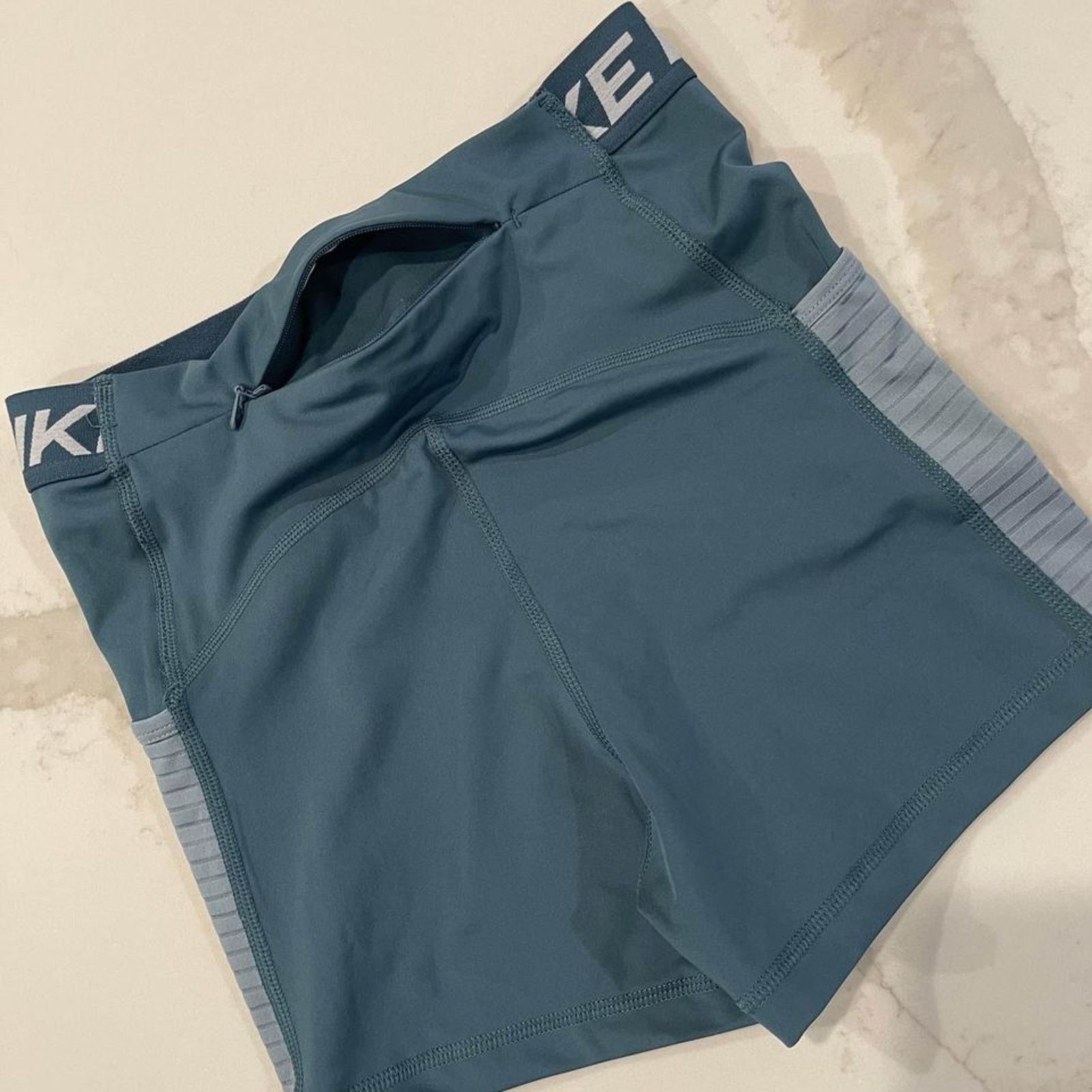 Nike Nike Pro Dri Fit Tight High Rise 3" Shorts Women’s Small Size 27" / US 4 / IT 40 - 5 Thumbnail