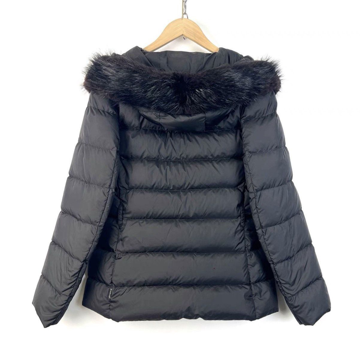 Moncler Moncler Classic Fur Collar Pocket Short Down Jacket K12 Size XS / US 0-2 / IT 36-38 - 2 Thumbnail