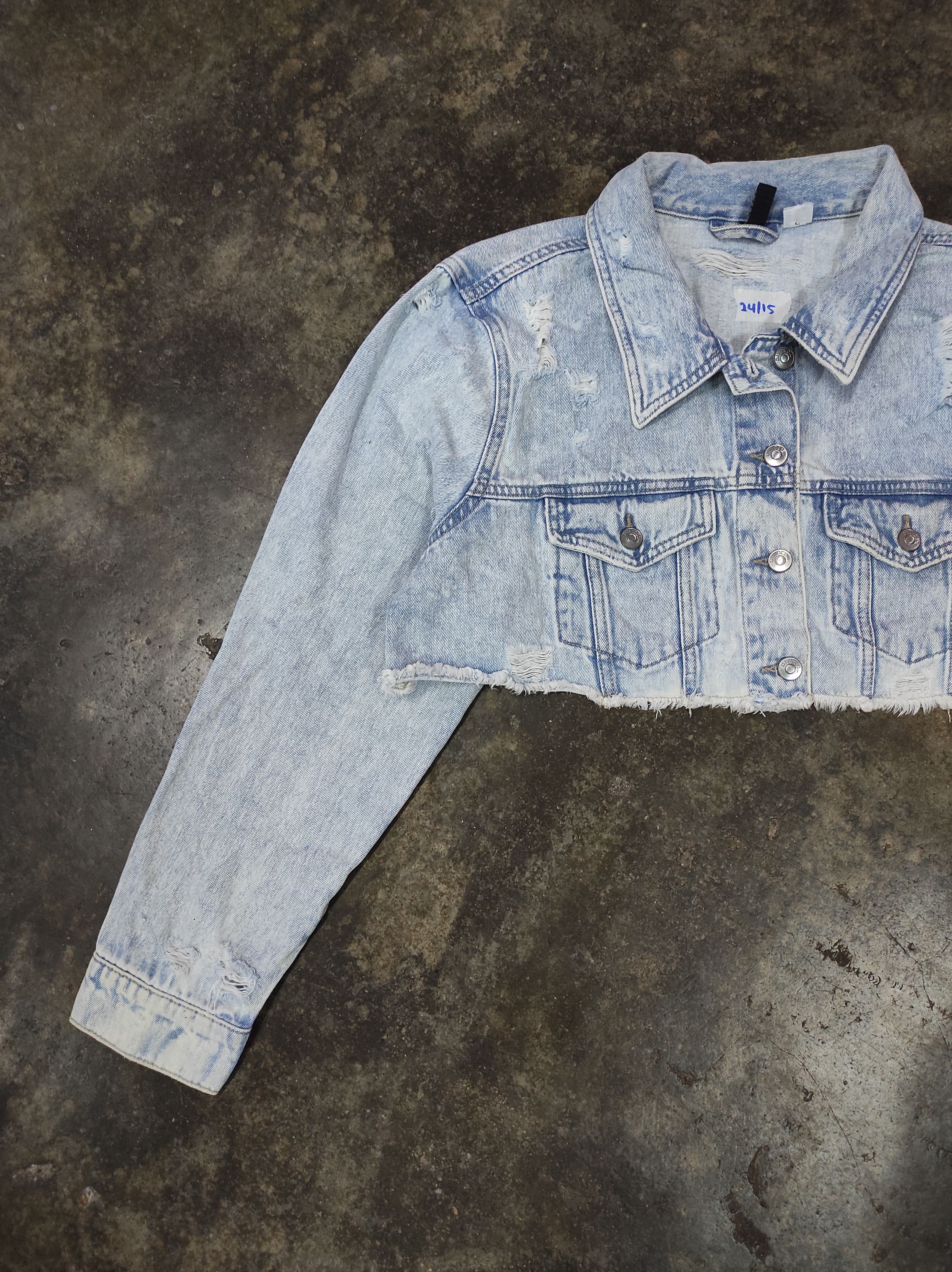 H&M H&M DIVIDED RIPPED CROPPED DISTRESSED DENIM JACKET Size XL / US 12-14 / IT 48-50 - 3 Thumbnail