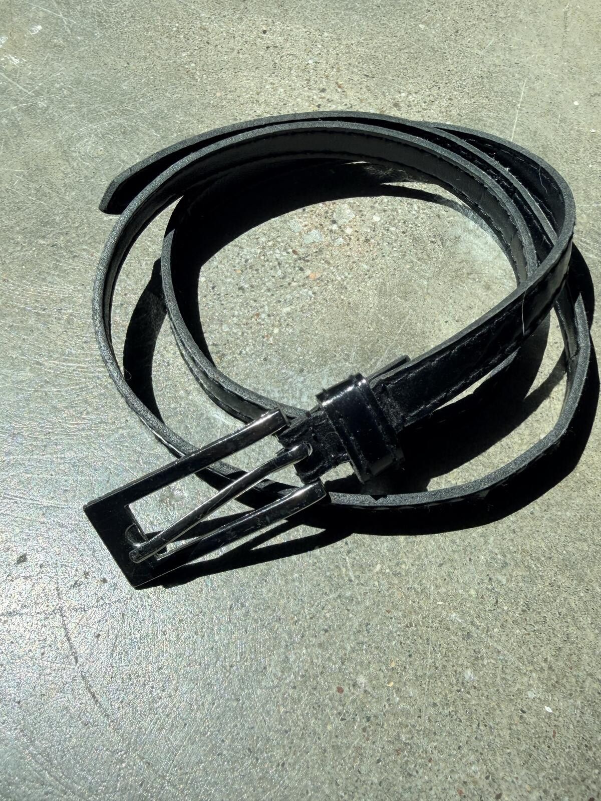 Other Vintage Y2K Blk Patent Skinny Belt Silver Buckl3 Minimalist Size ONE SIZE - 1 Thumbnail