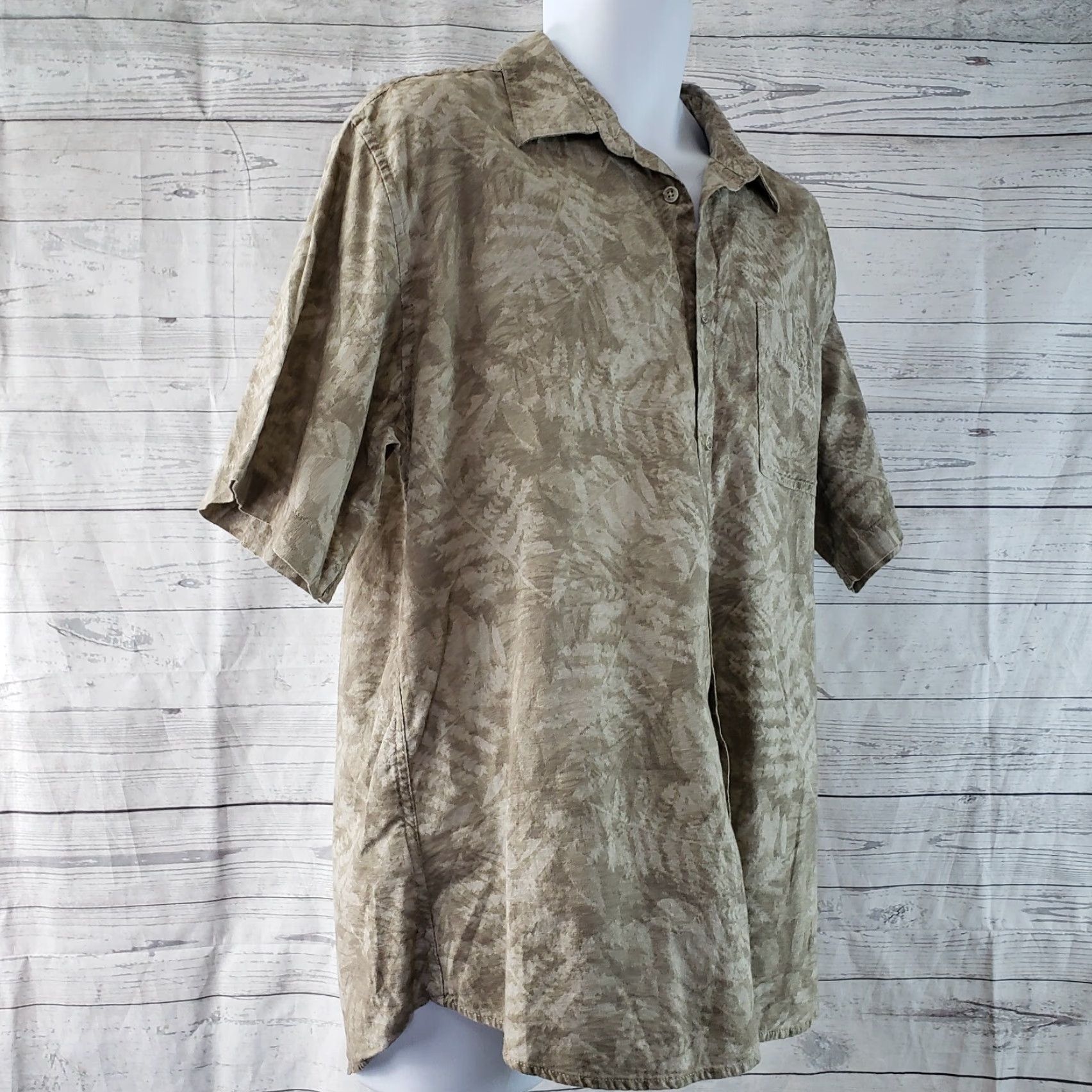 Eddie Bauer Eddie Bauer Mens Button Front Shirt Sz Large Relaxed Fit Tan Leaf Print Cotton Shirt Mens Large Cotton Brown Leaf Print Eddie Bauer Button-Up Size US L / EU 52-54 / 3 - 3 Thumbnail