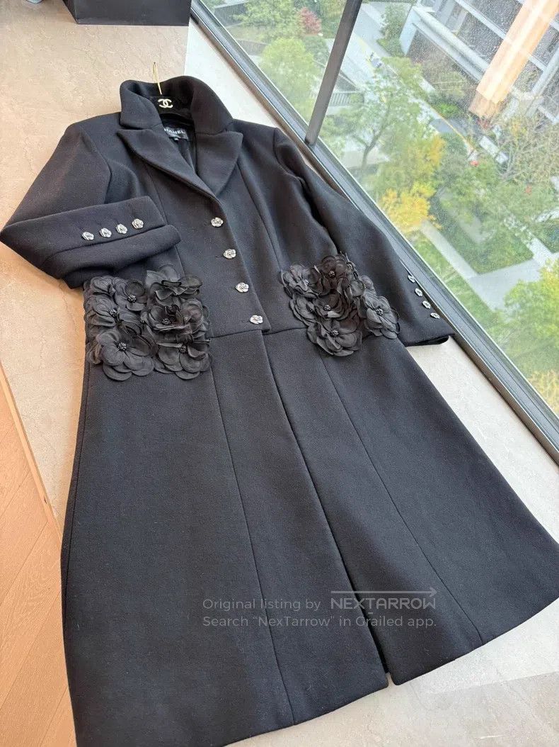 Chanel Chanel Camelia pocket black cashmere wool coat Size XS / US 0-2 / IT 36-38 - 1 Thumbnail