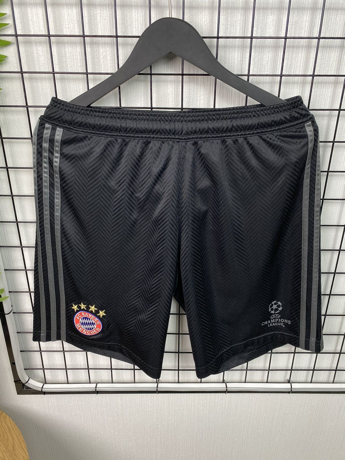 Adidas × Vintage Adidas Bayern Munich 2014-15 Shorts Soccer Football Men’s M Size US 32 / EU 48 - 1 Thumbnail