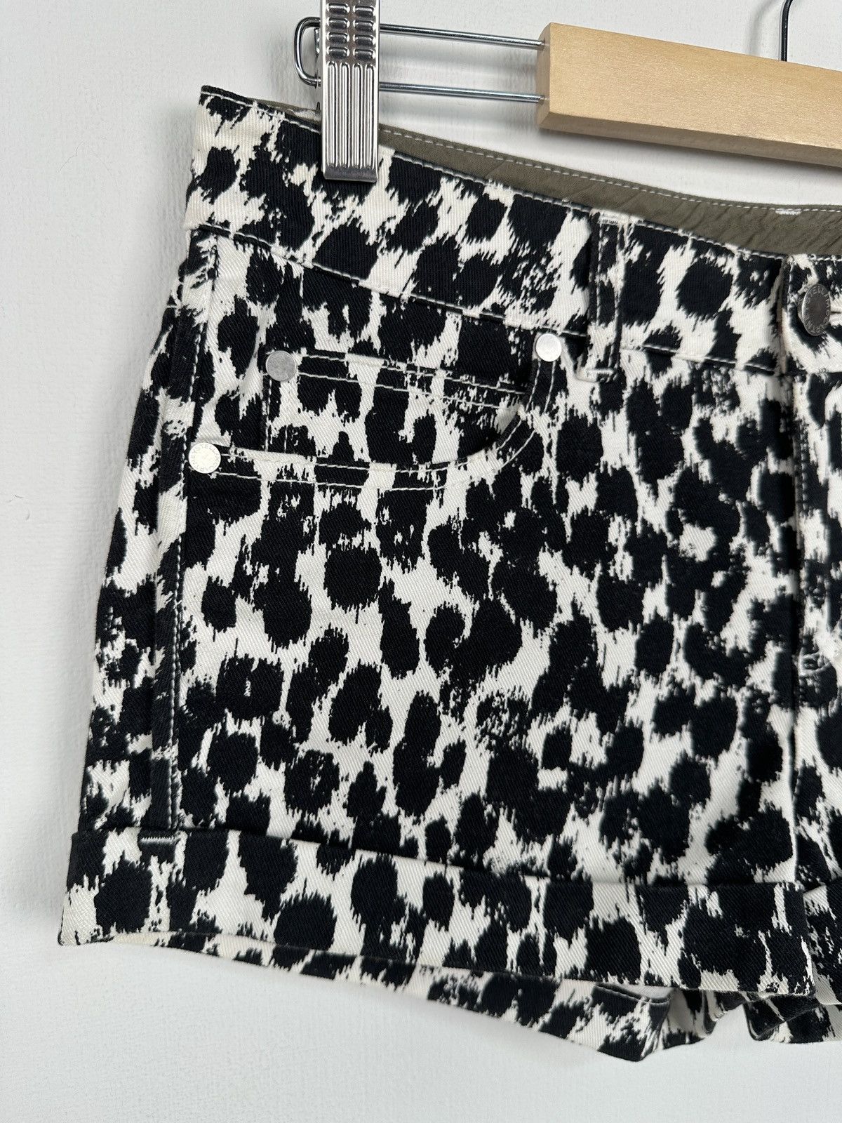 Stella McCartney Stella McCartney Leopard Print Denim Shorts size 26 Size 26" / US 2 / IT 38 - 4 Thumbnail